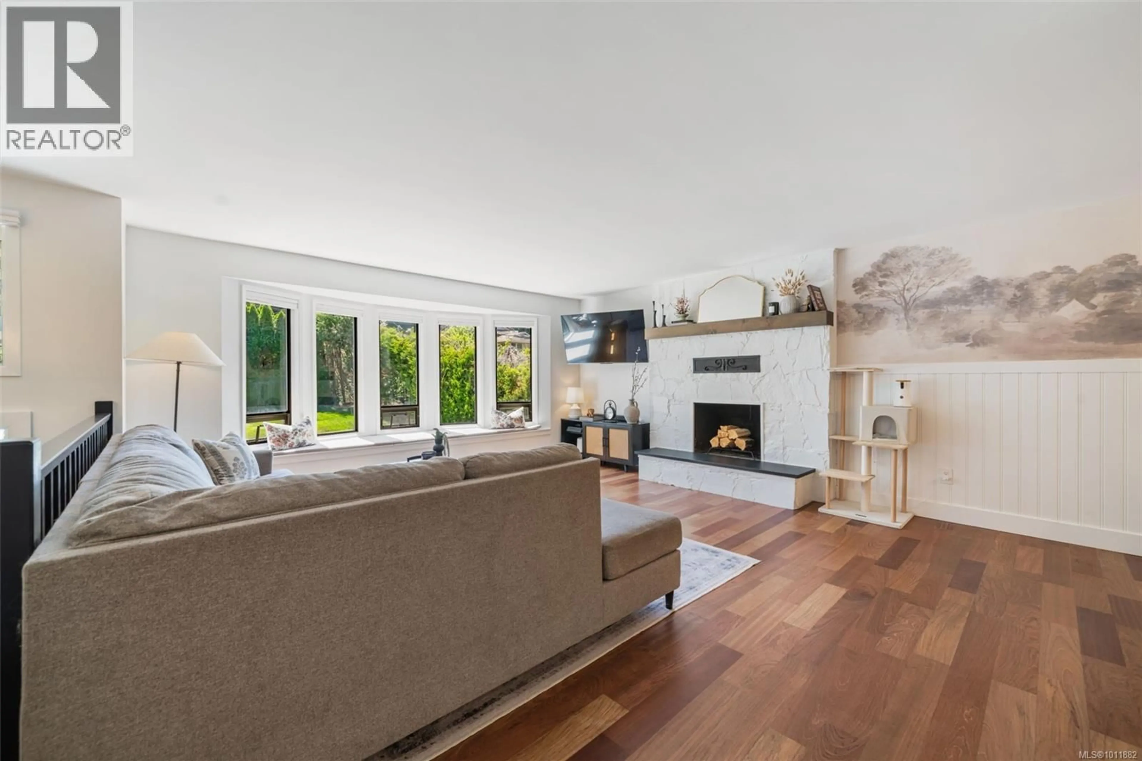 Living room with furniture, unknown for 846 CECIL BLOGG DRIVE, Colwood British Columbia V9C3H7