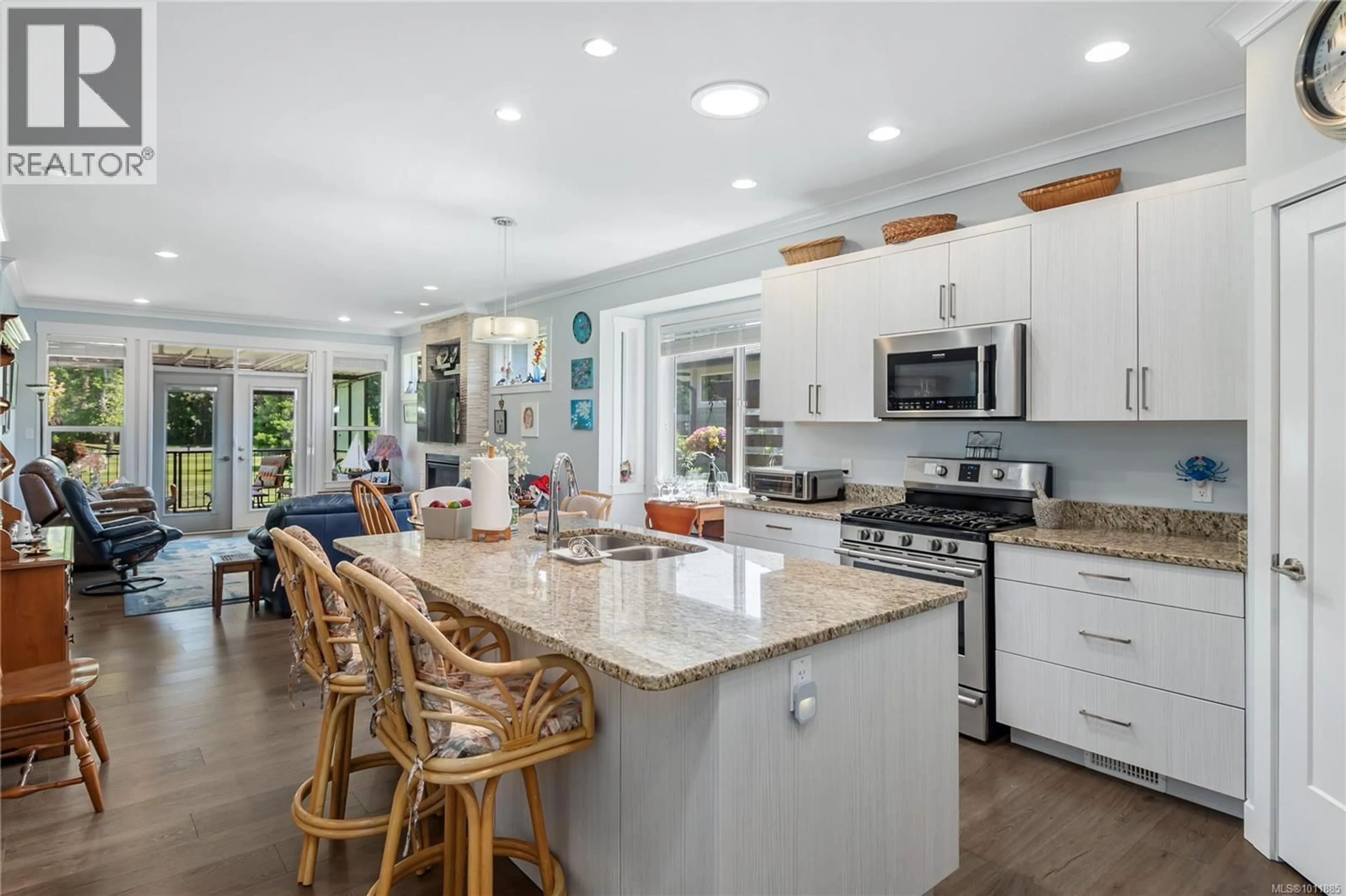 Open concept kitchen, ceramic/tile floor for 90 - 2006 SIERRA DRIVE, Campbell River British Columbia V9H1V6