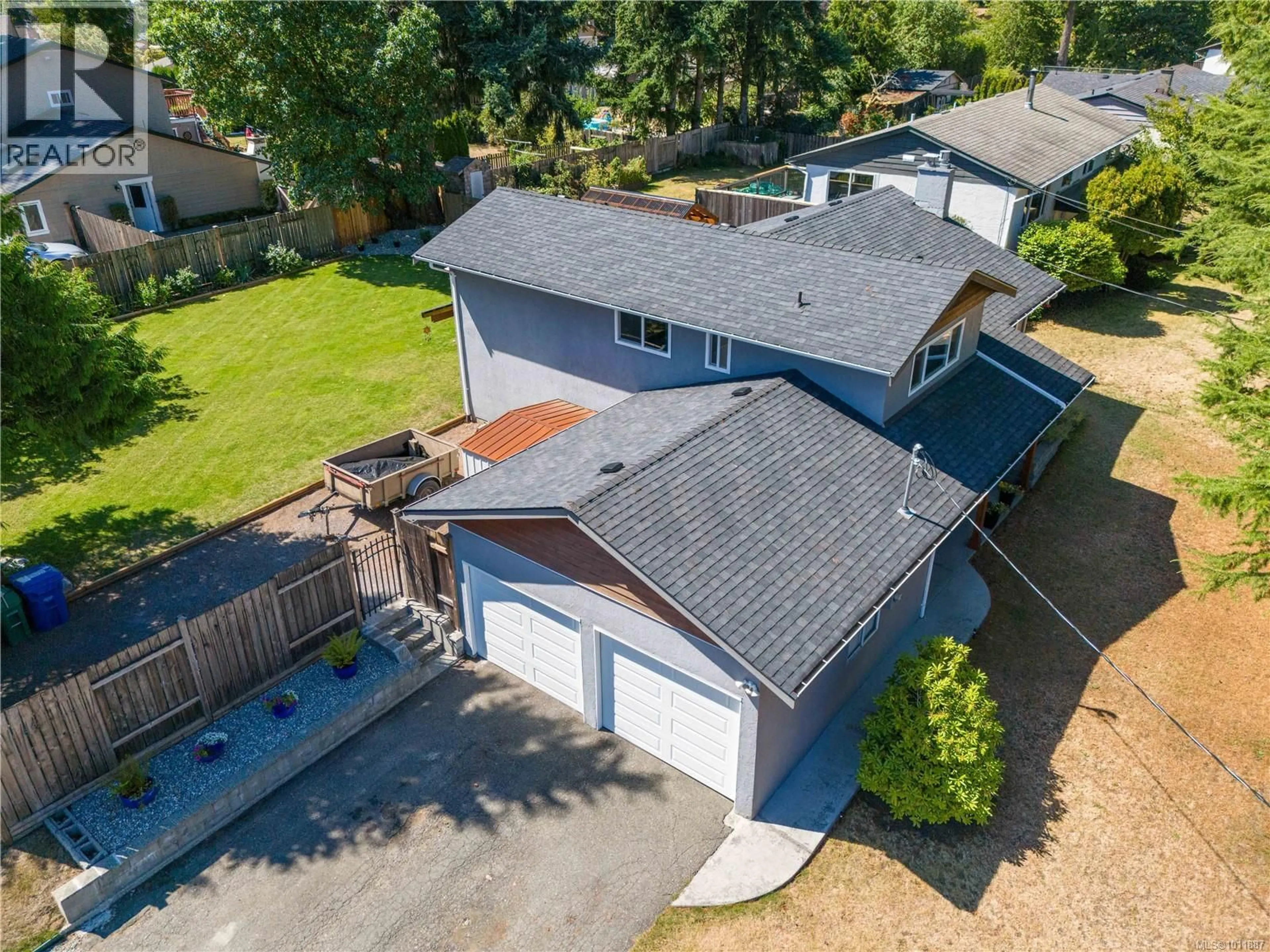 A pic from outside/outdoor area/front of a property/back of a property/a pic from drone, street for 5251 DUNSTER ROAD, Nanaimo British Columbia V9T2Z5