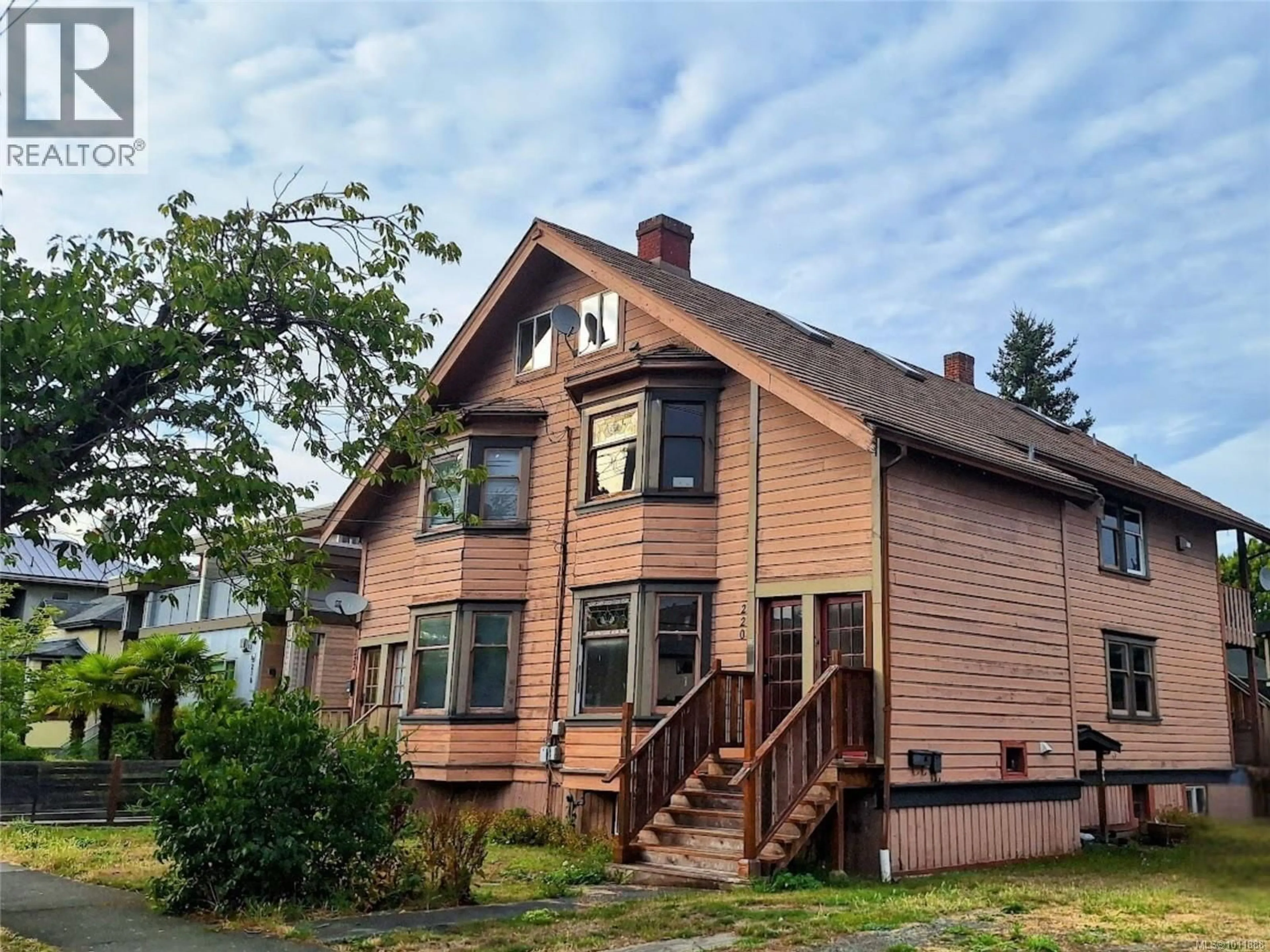 Home with vinyl exterior material, street for 220 MICHIGAN STREET, Victoria British Columbia V8V1R3