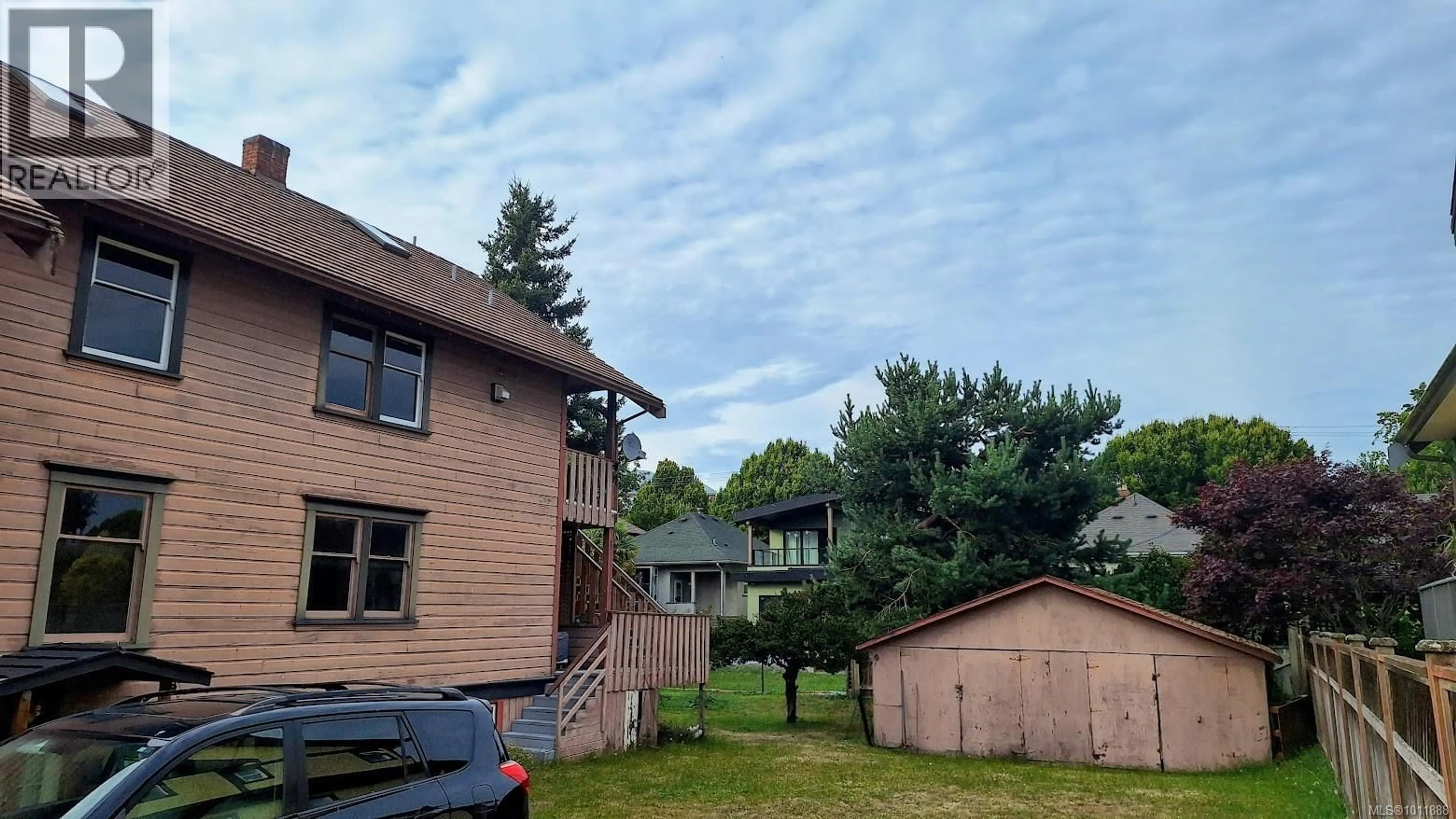 A pic from outside/outdoor area/front of a property/back of a property/a pic from drone, unknown for 220 MICHIGAN STREET, Victoria British Columbia V8V1R3