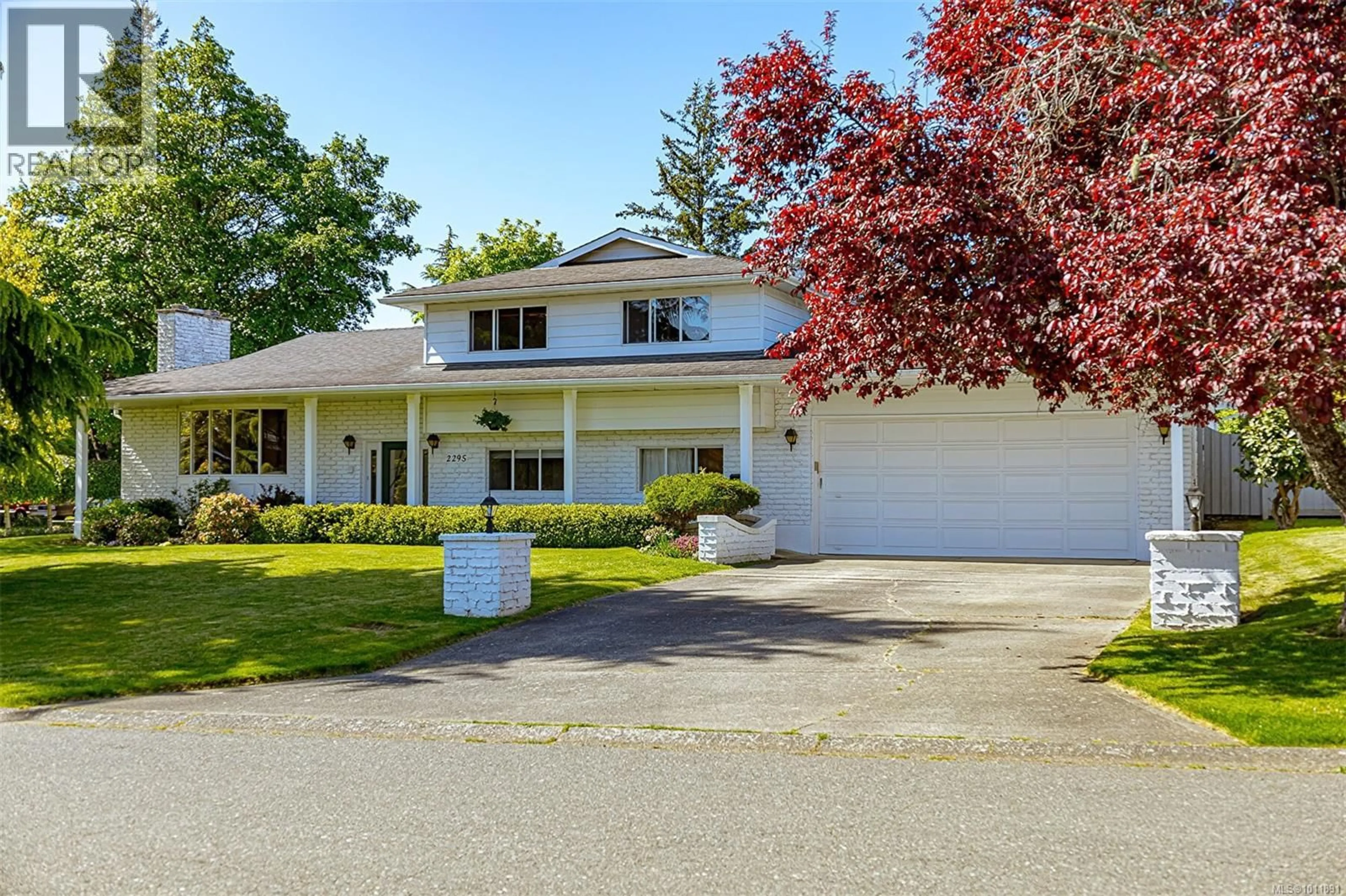 Home with vinyl exterior material, street for 2295 GREENLANDS ROAD, Saanich British Columbia V8N5B9