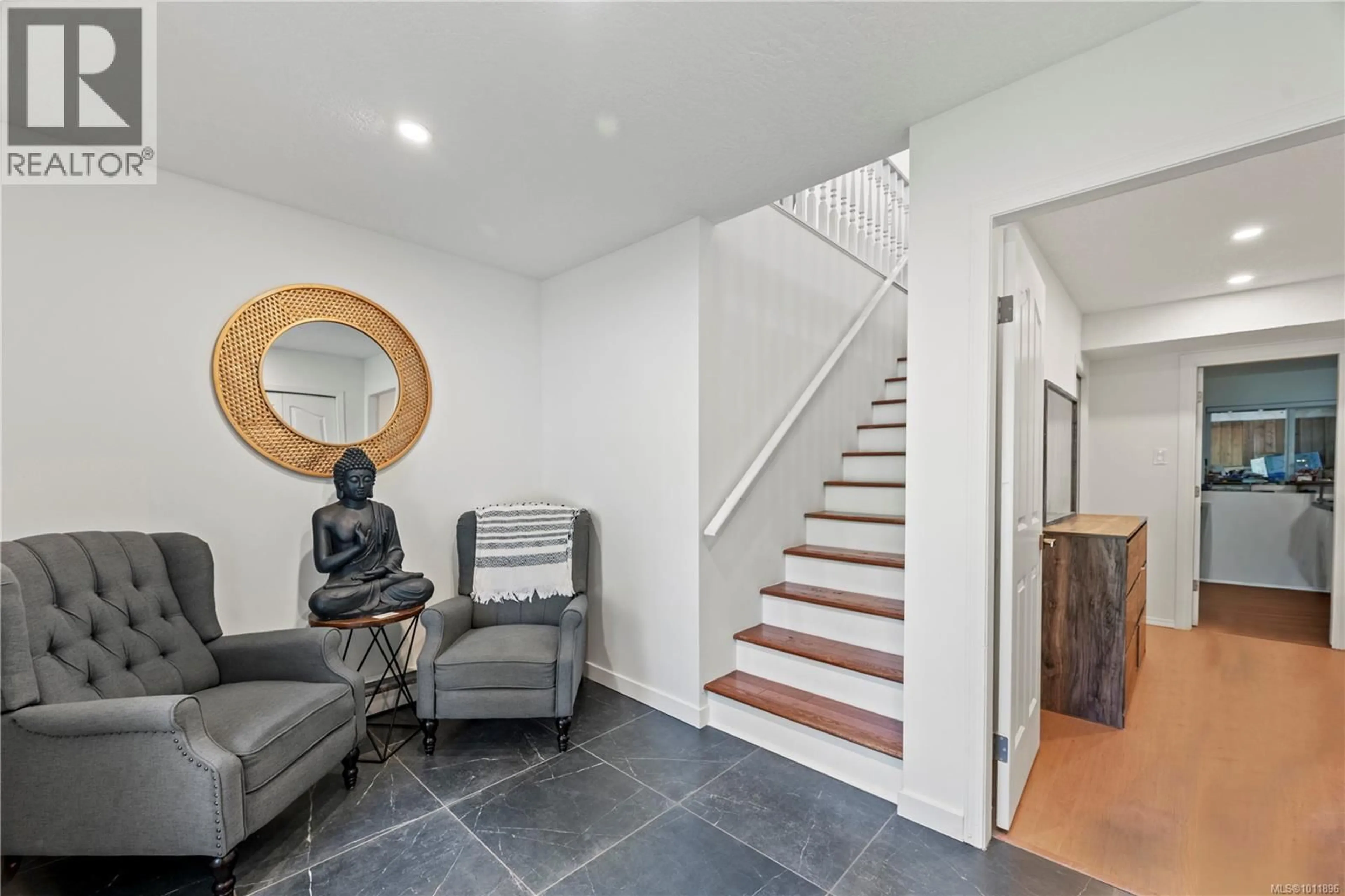 Indoor entryway for 1661 BARRETT DRIVE, North Saanich British Columbia V8L4Z1