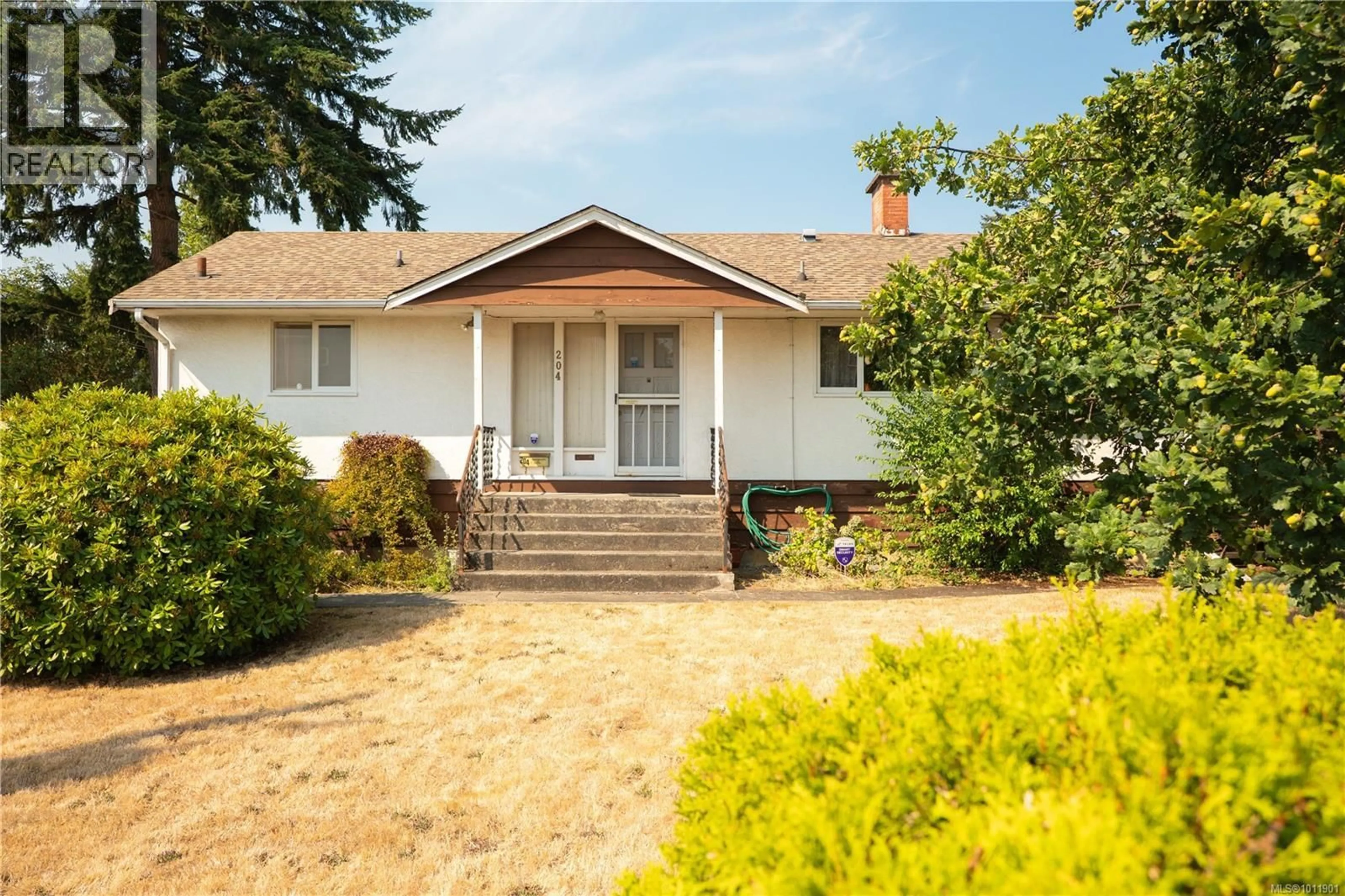Home with vinyl exterior material, street for 204 COLUMBIA STREET, Nanaimo British Columbia V9R4M2