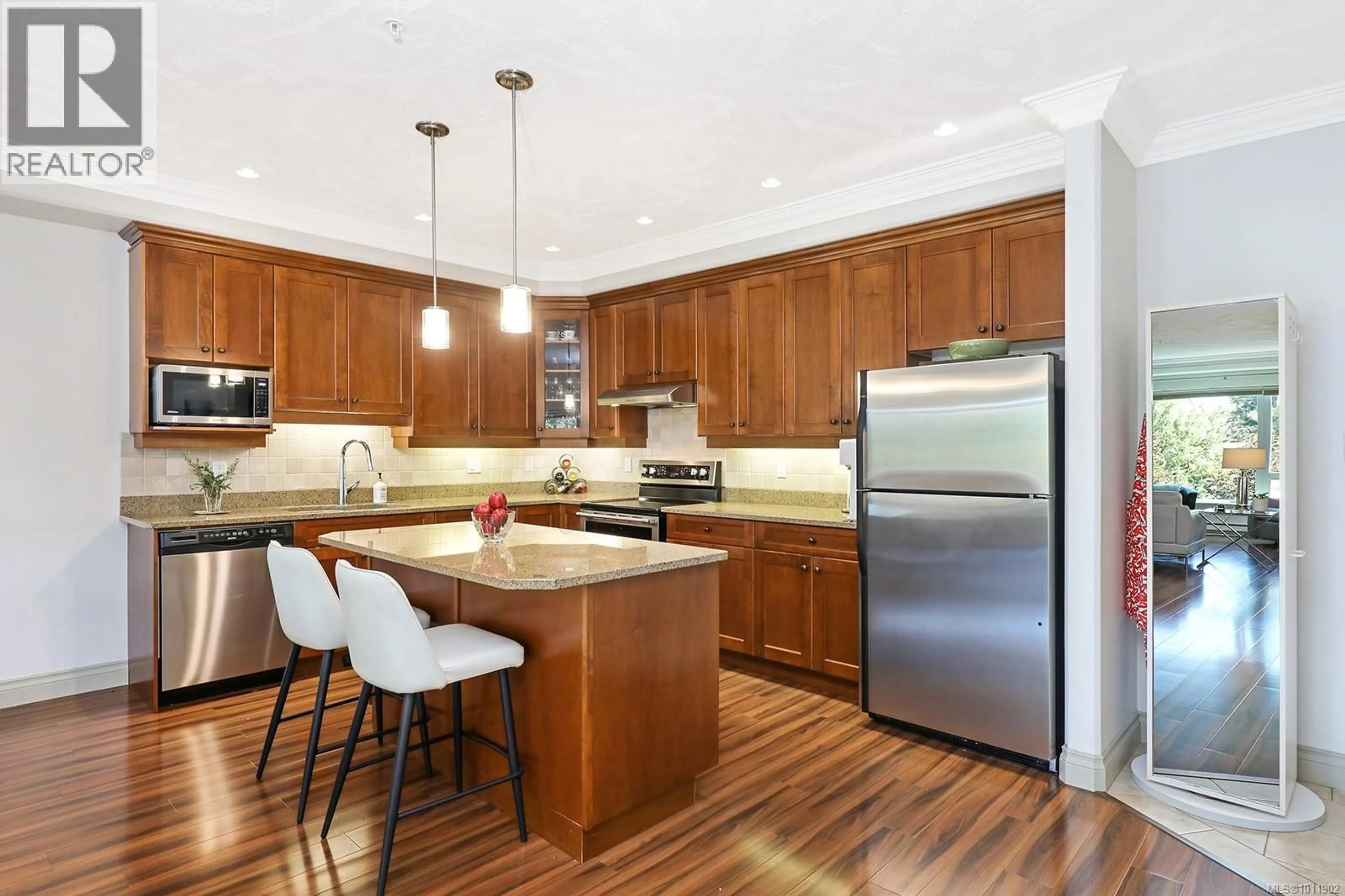 Contemporary kitchen, unknown for 336 - 3666 ROYAL VISTA WAY, Courtenay British Columbia V9N9X8