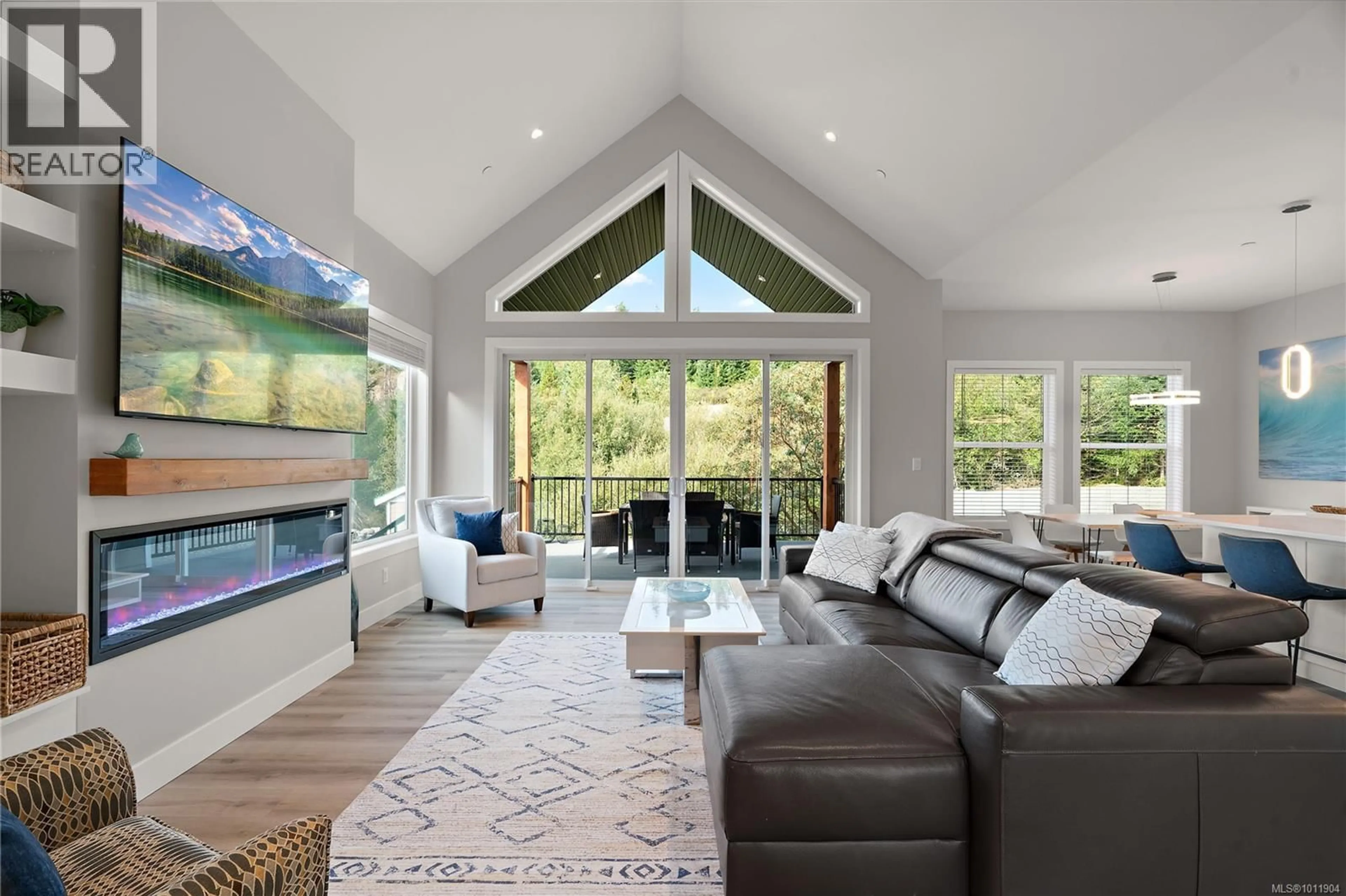 Living room with furniture, unknown for 3870 GOLDSTREAM HEIGHTS DRIVE, Shawnigan Lake British Columbia V8H2J1