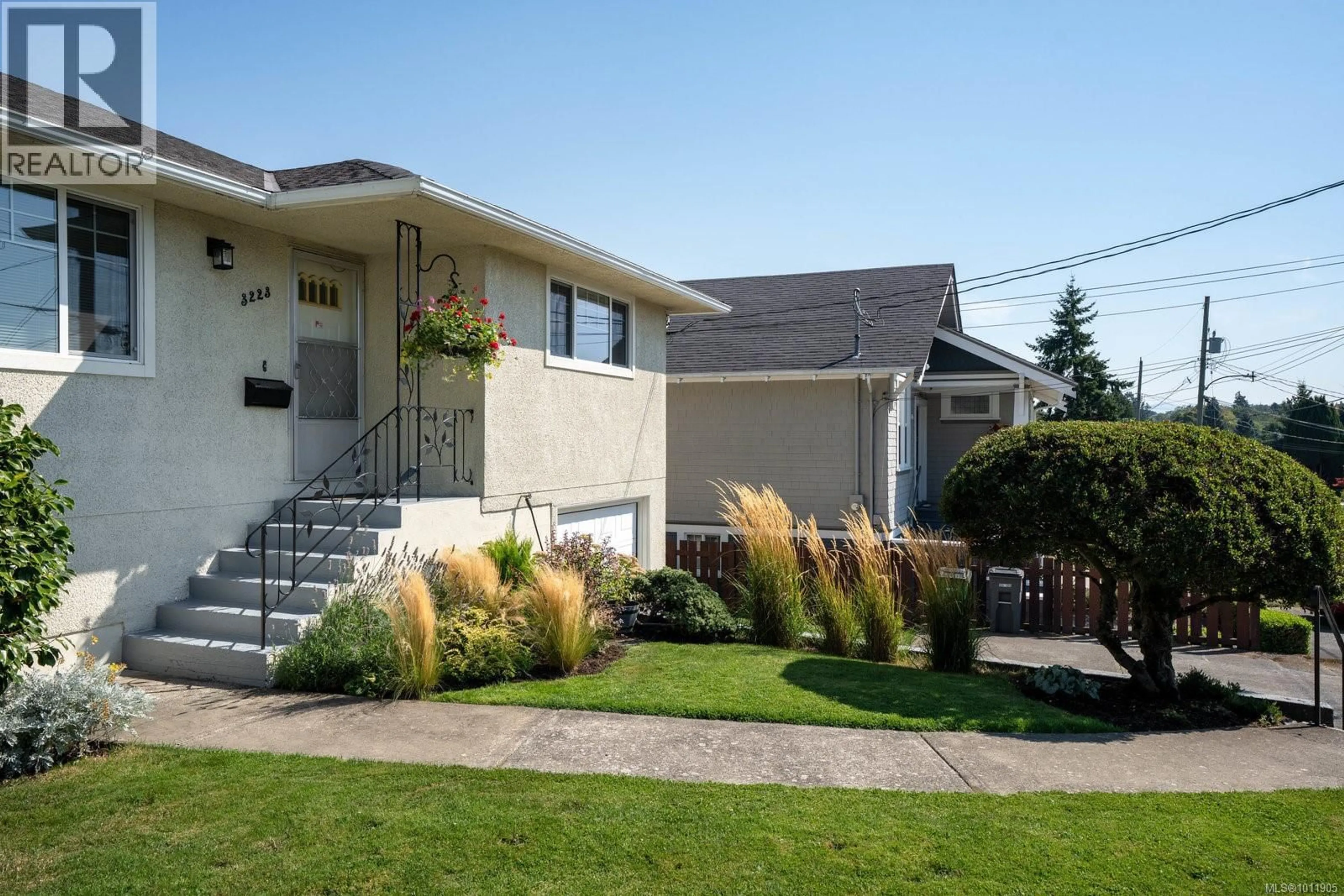 Home with vinyl exterior material, street for 3223 DONCASTER DRIVE, Saanich British Columbia V8P3V3