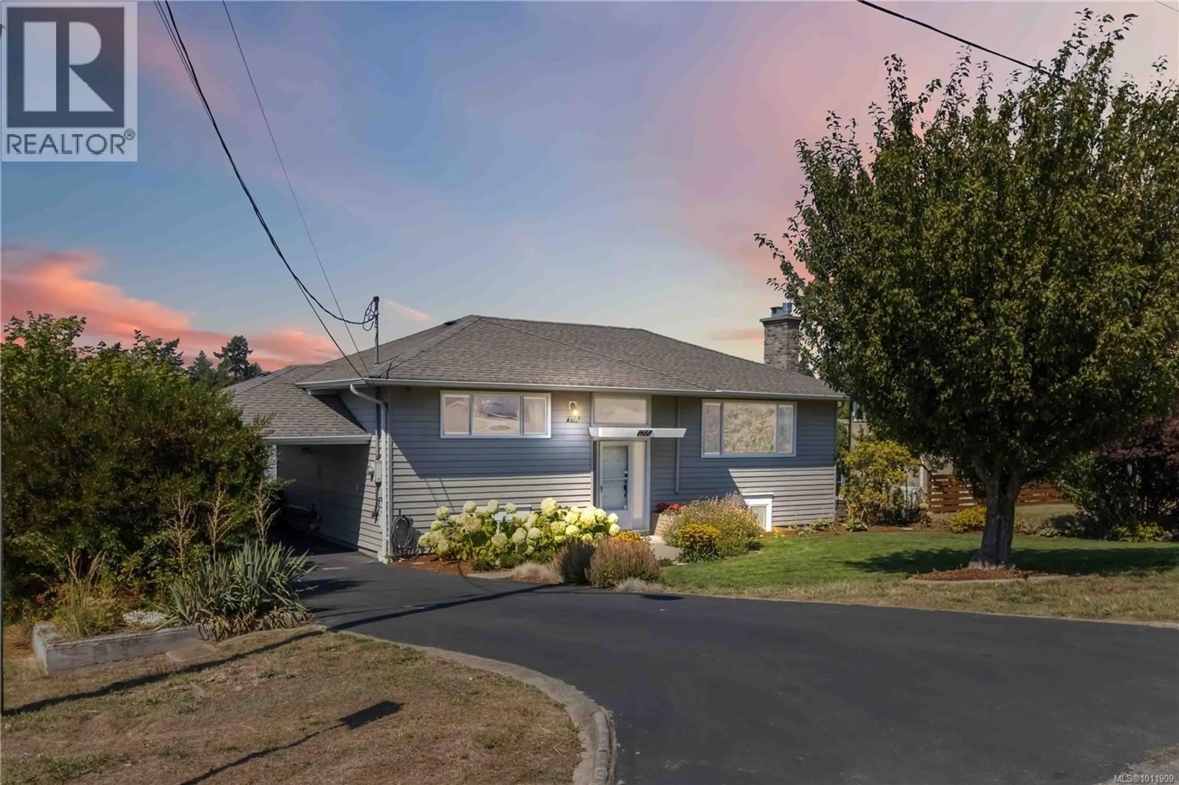 A pic from outside/outdoor area/front of a property/back of a property/a pic from drone, street for 3700 RAYMOND STREET SOUTH, Saanich British Columbia V8K4K1
