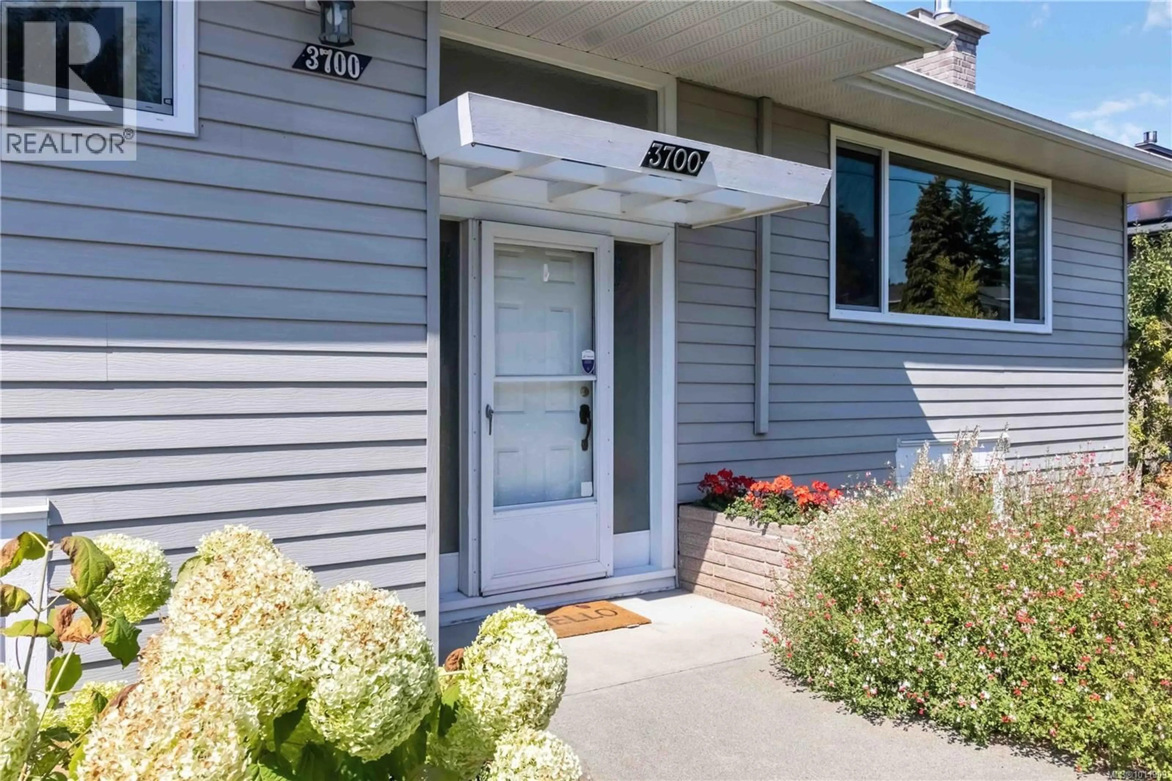 Indoor entryway for 3700 RAYMOND STREET SOUTH, Saanich British Columbia V8K4K1