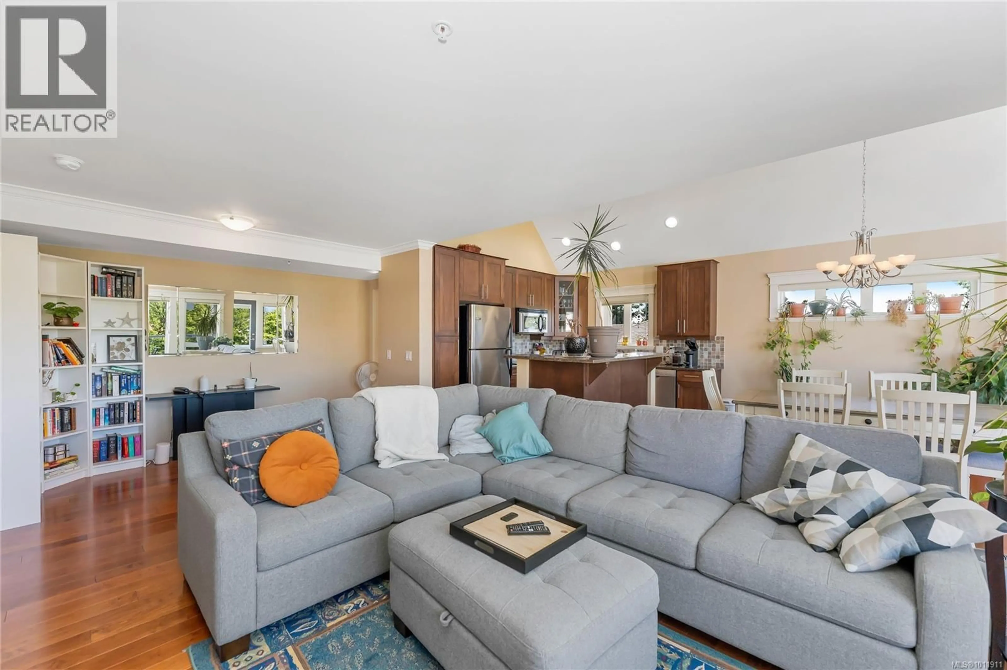 Living room with furniture, unknown for 307 - 535 HEATHERDALE LANE, Saanich British Columbia V8Z0A4