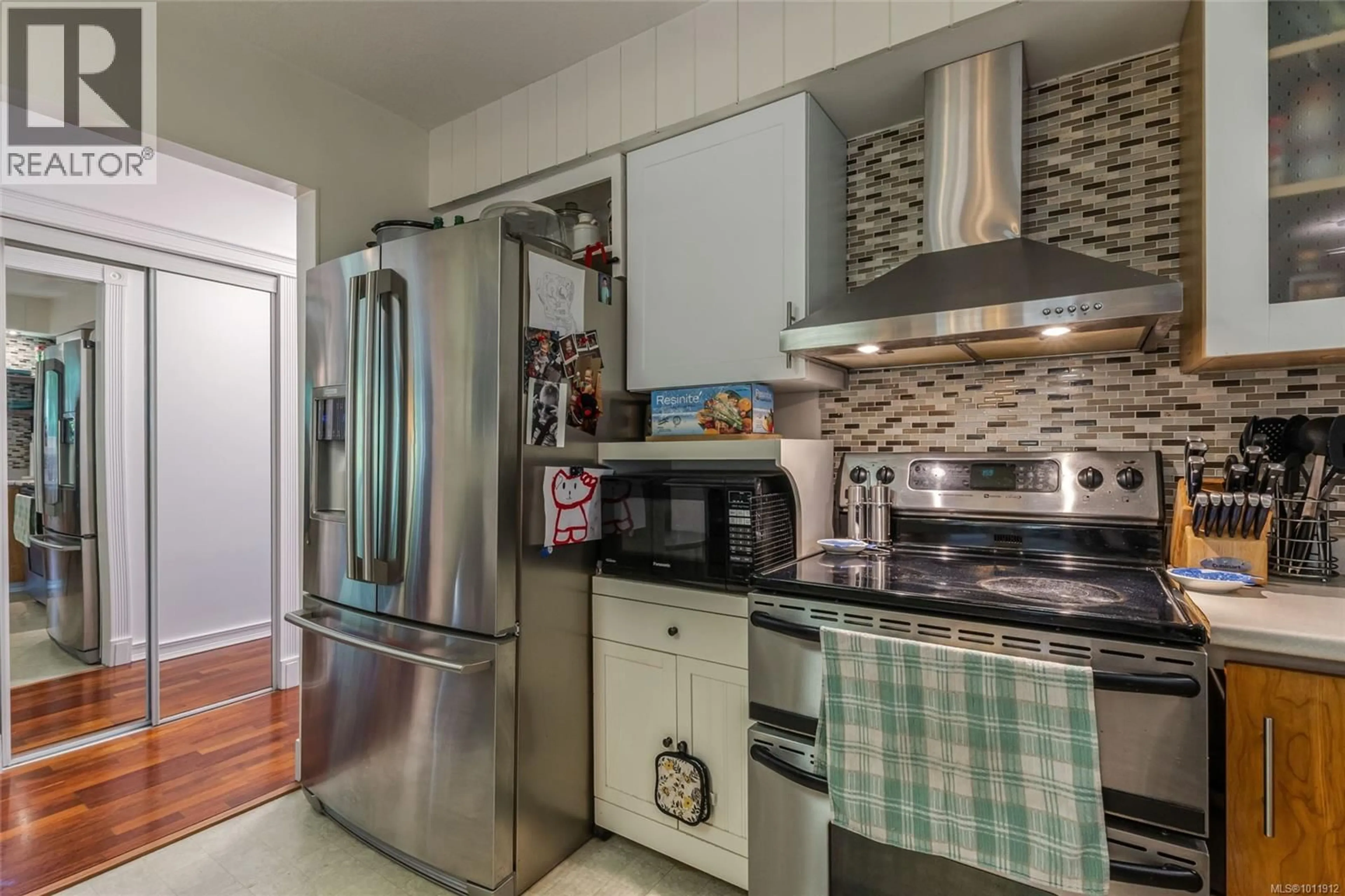 Standard kitchen, unknown for 43 ROBERTA ROAD EAST, Nanaimo British Columbia V9X1A9