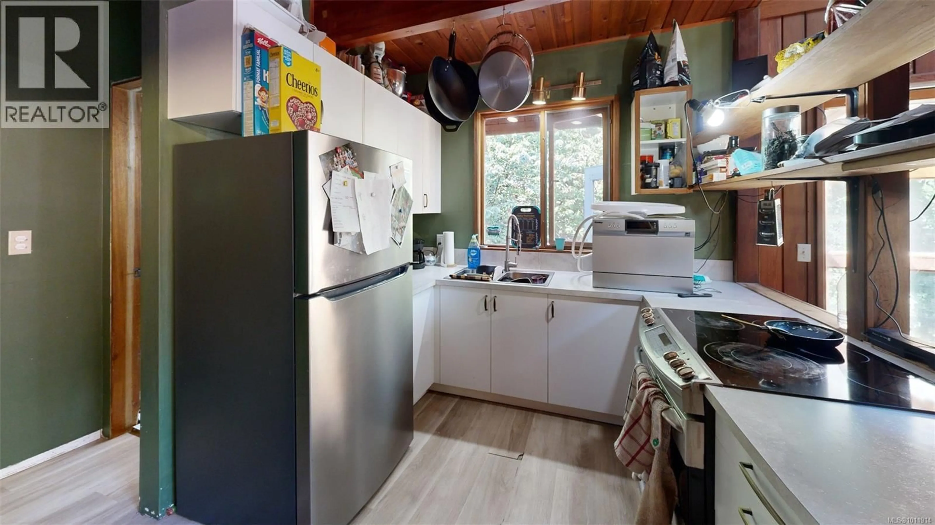 Standard kitchen, unknown for 1545 WHALEBONE DRIVE, Gabriola Island British Columbia V0R1X5