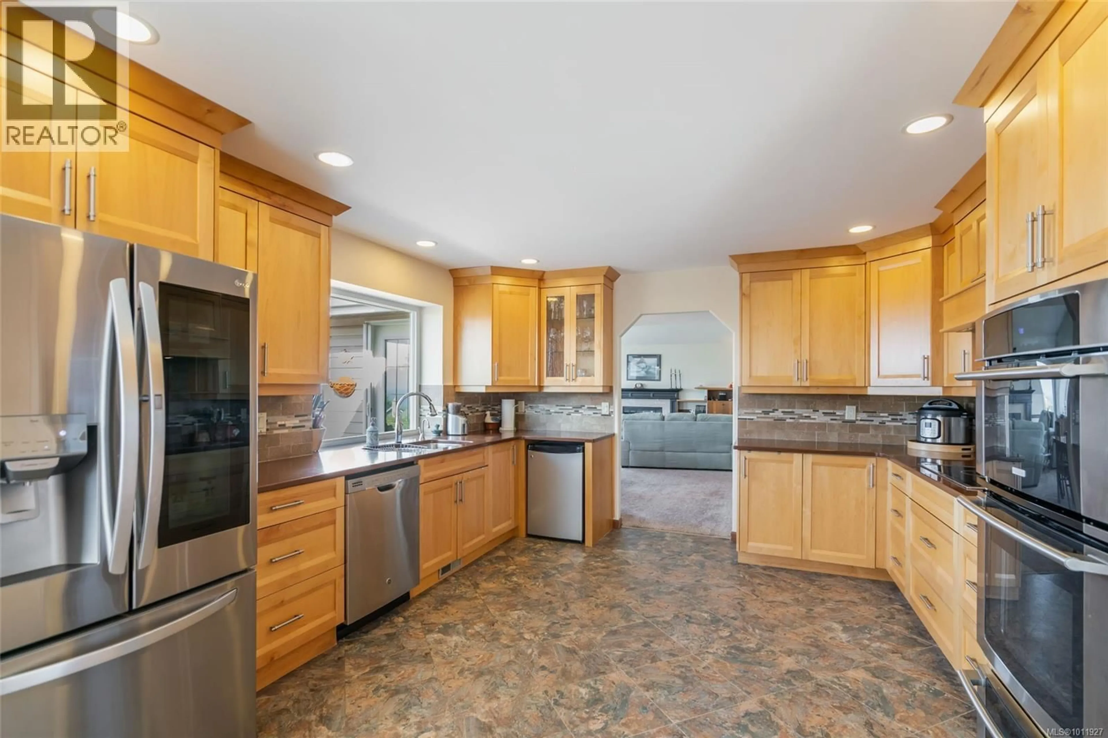 Open concept kitchen, ceramic/tile floor for 101 CHERYL PLACE, Nanaimo British Columbia V9V1C5