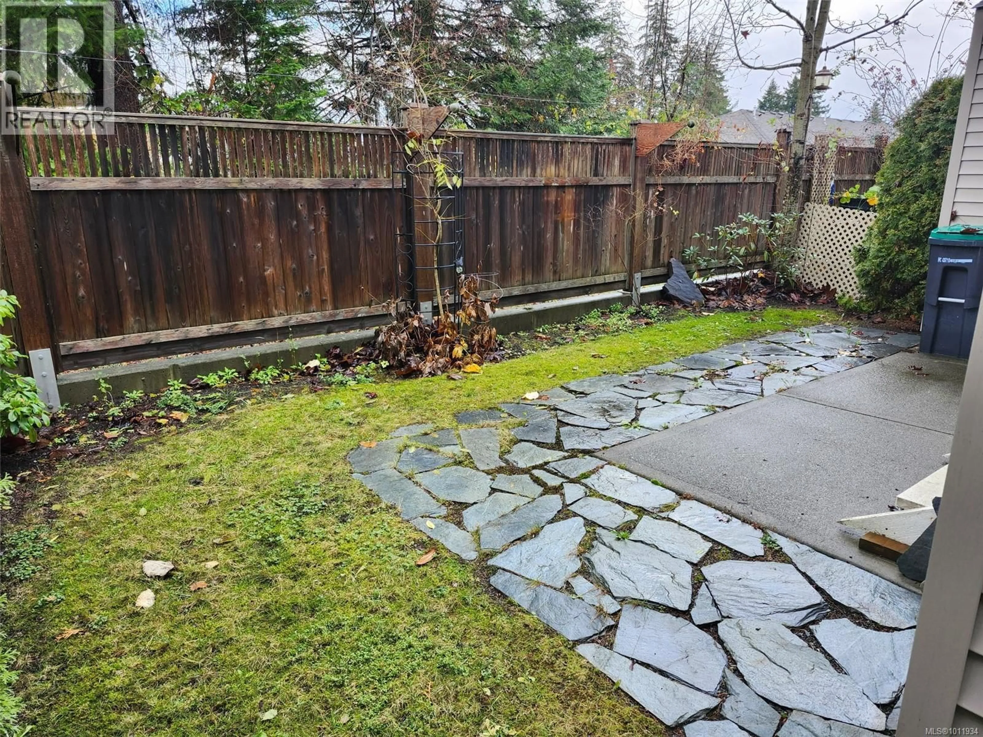Patio, street for 106 - 1500 CUMBERLAND ROAD, Courtenay British Columbia V9N2E9