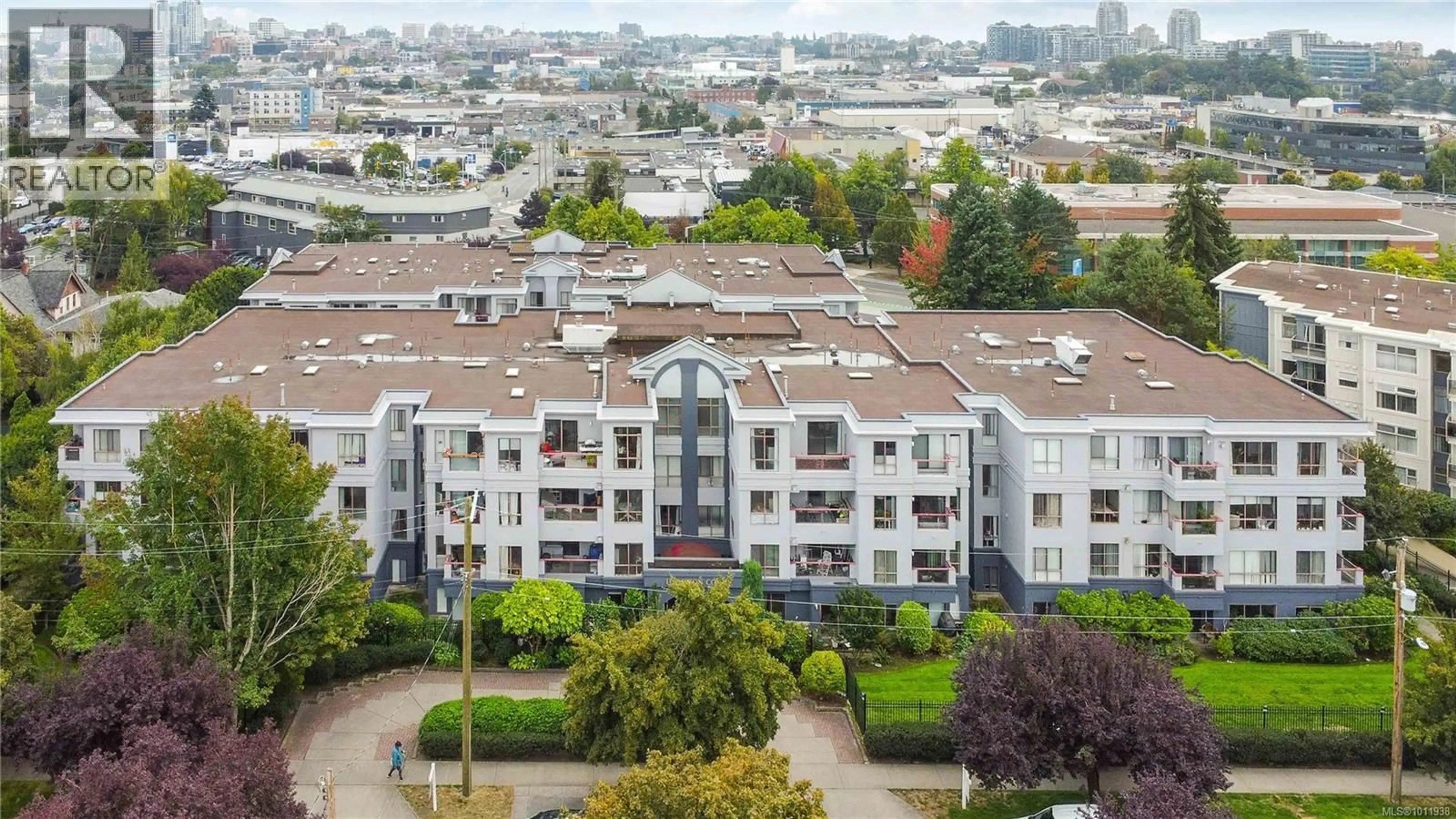 A pic from outside/outdoor area/front of a property/back of a property/a pic from drone, city buildings view from balcony for 404 - 545 MANCHESTER ROAD, Victoria British Columbia V8T5H6