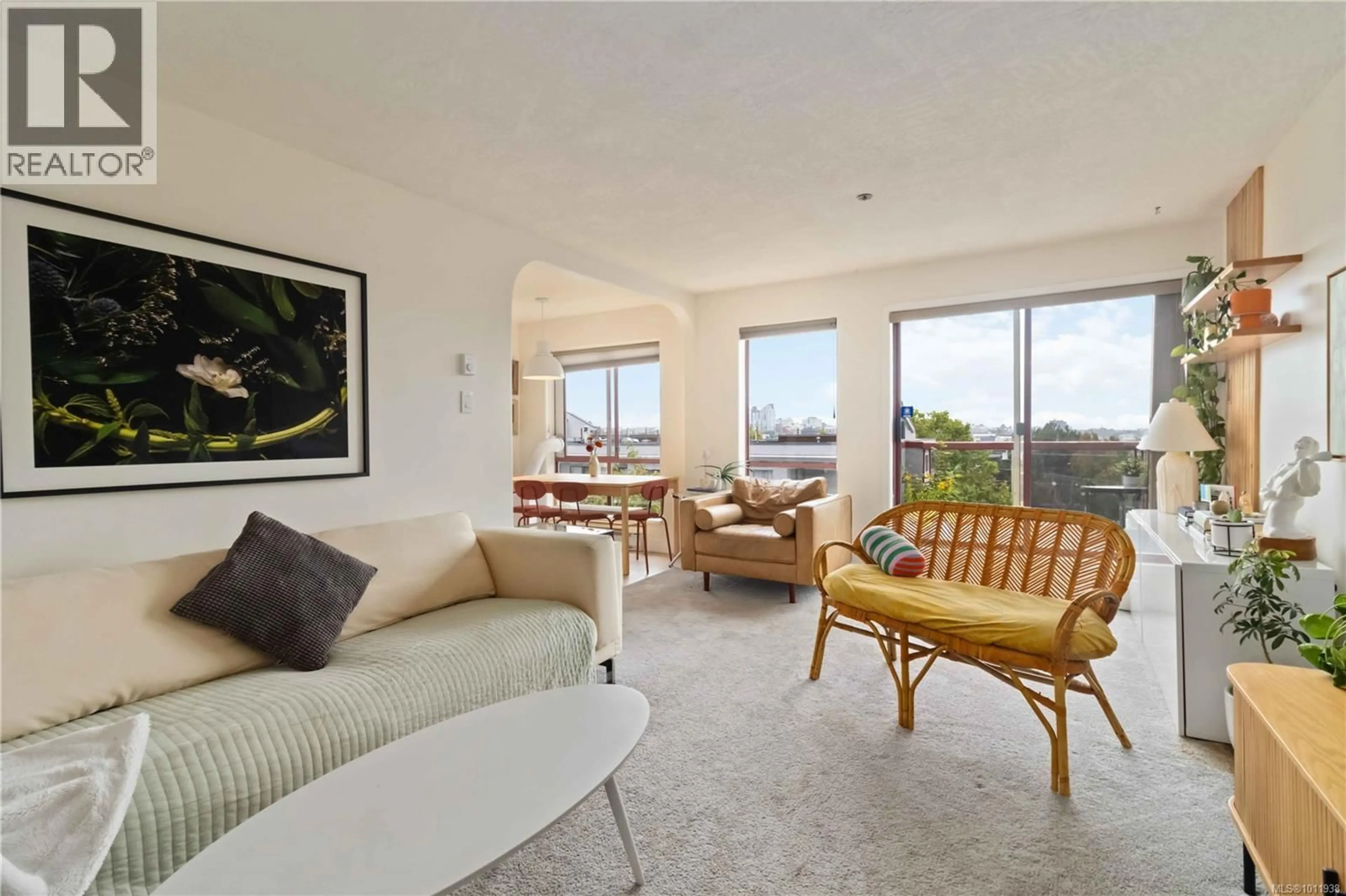 Living room with furniture, unknown for 404 - 545 MANCHESTER ROAD, Victoria British Columbia V8T5H6