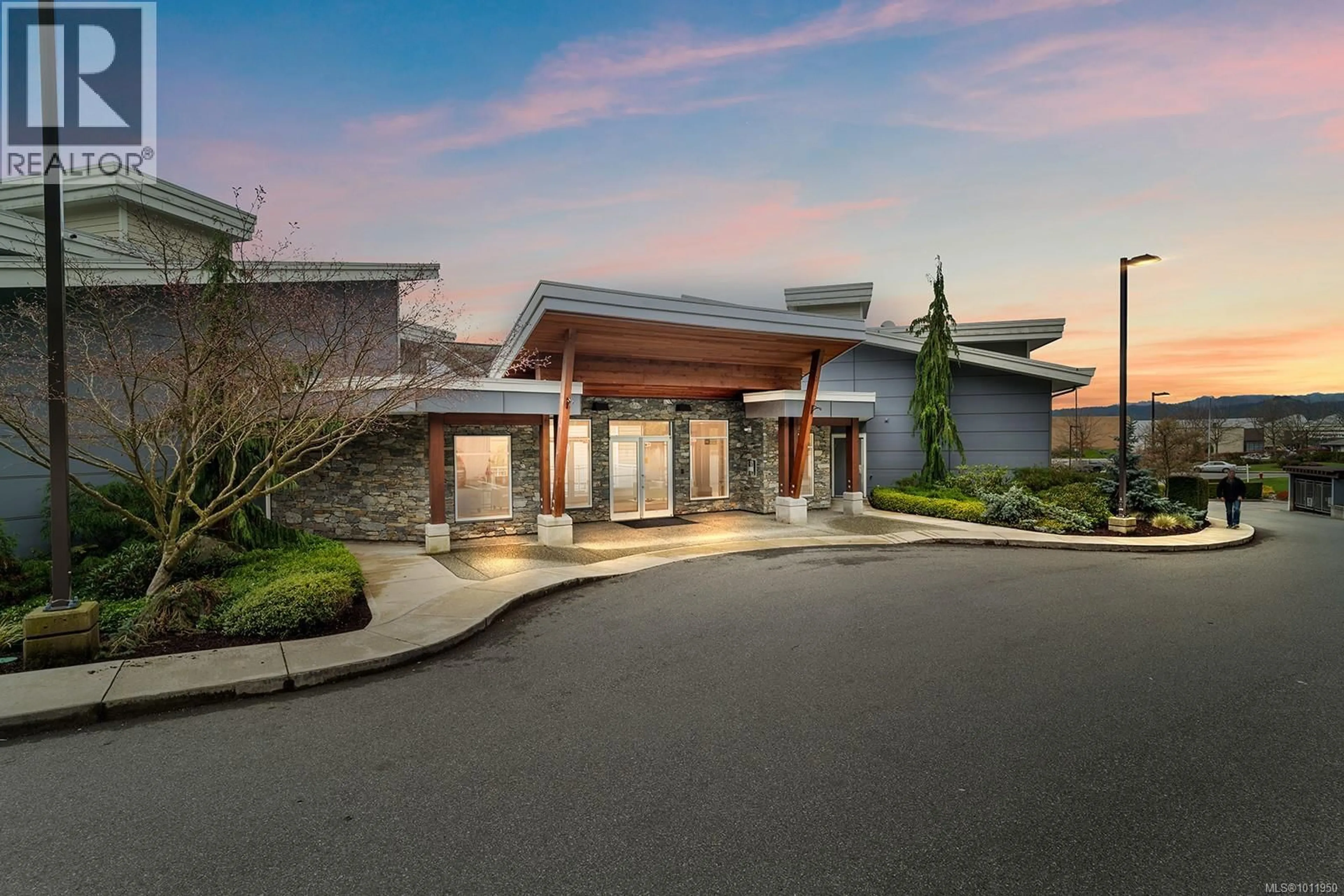 Indoor foyer for 213 - 4960 SONGBIRD PLACE, Nanaimo British Columbia V9T0H7