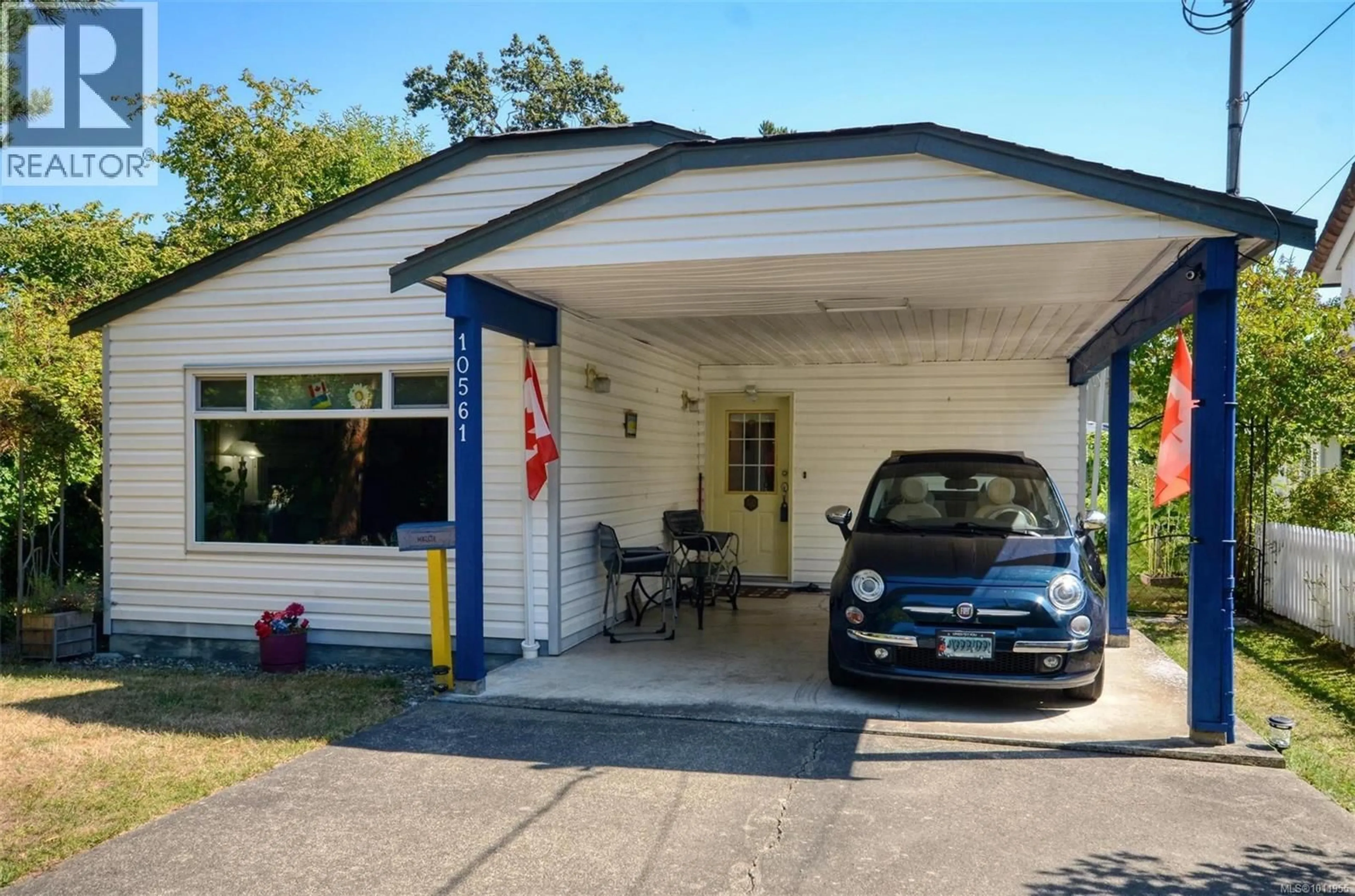Indoor garage for 10561 MCDONALD PARK ROAD, Sidney British Columbia V8L3J3