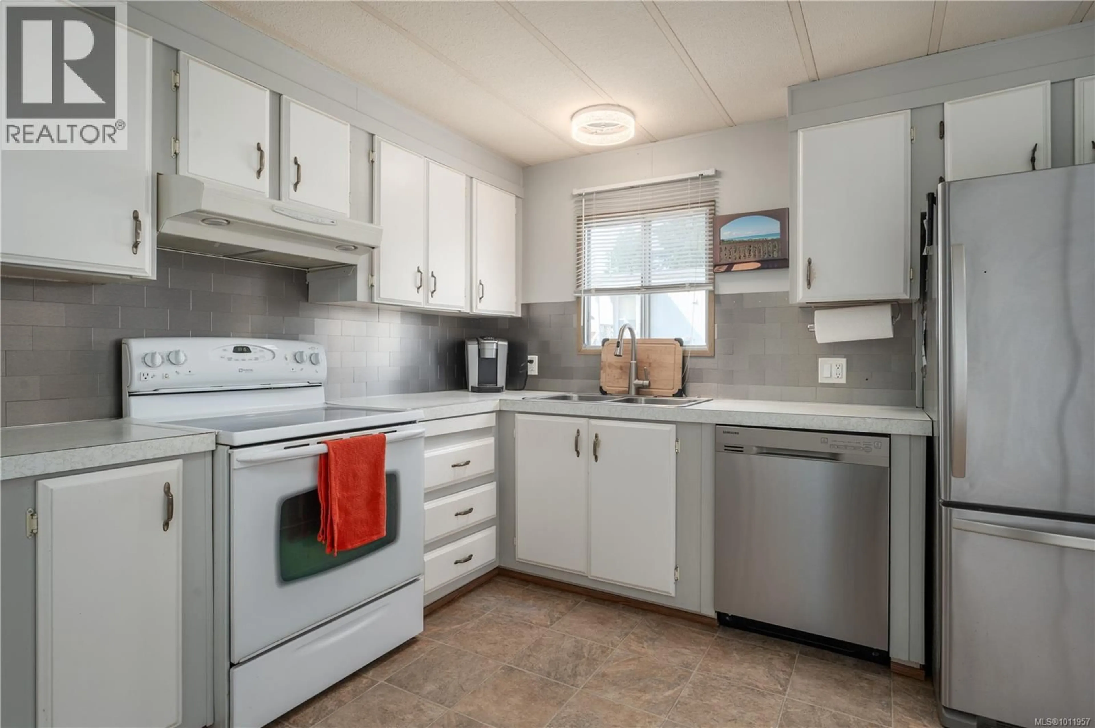 Standard kitchen, unknown for 711 KASBA CIRCLE, Parksville British Columbia V9P2A7
