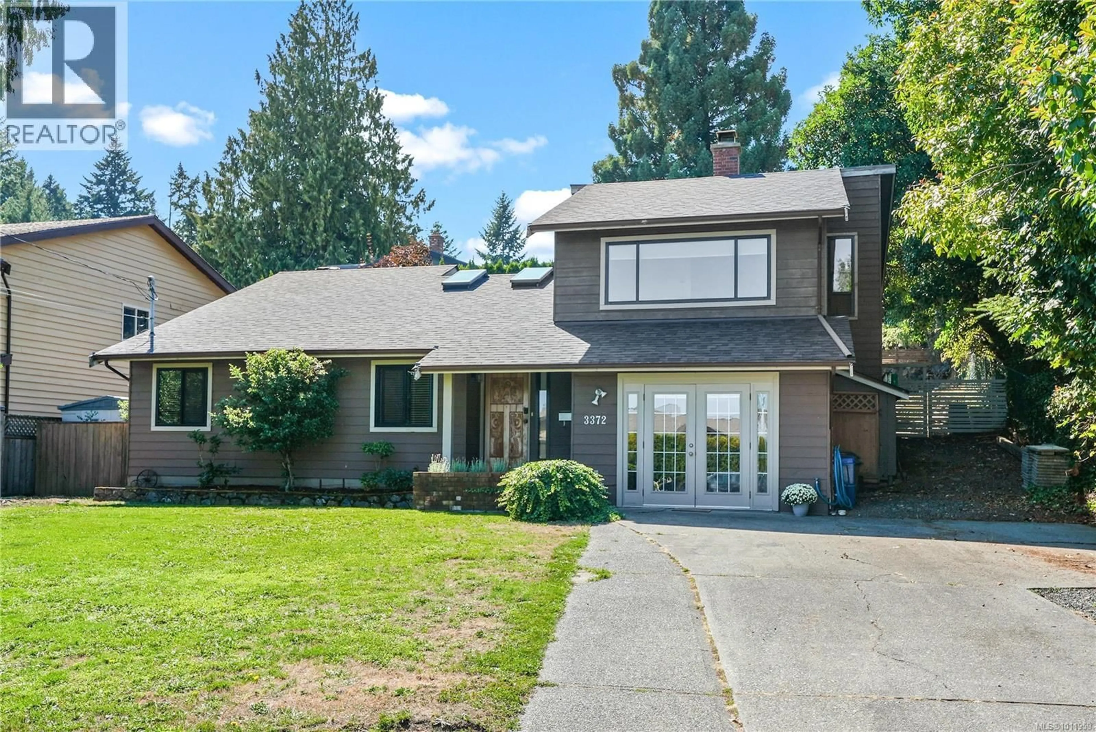Home with vinyl exterior material, street for 3372 MARY ANNE CRESCENT, Colwood British Columbia V9C3L2