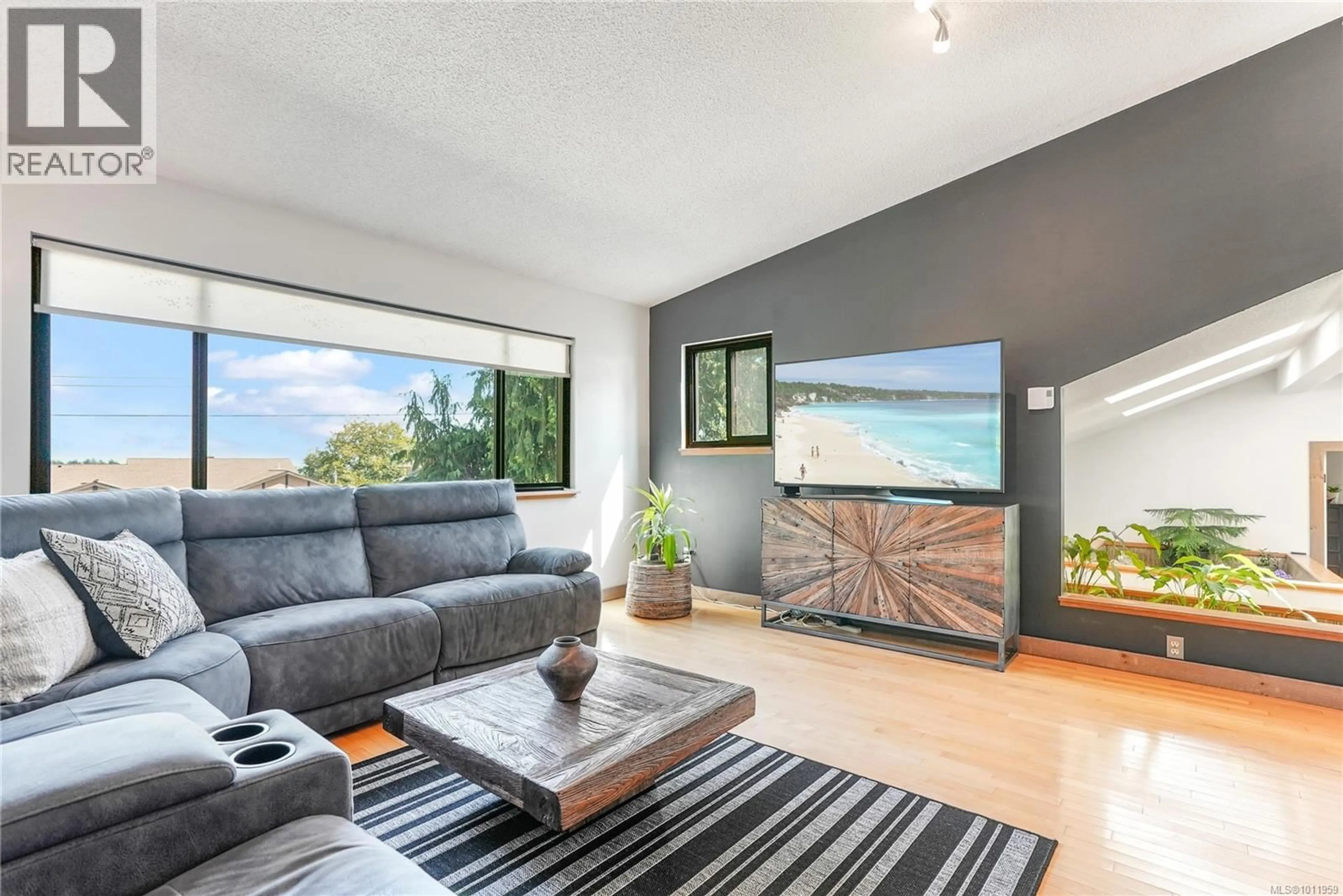 Living room with furniture, unknown for 3372 MARY ANNE CRESCENT, Colwood British Columbia V9C3L2