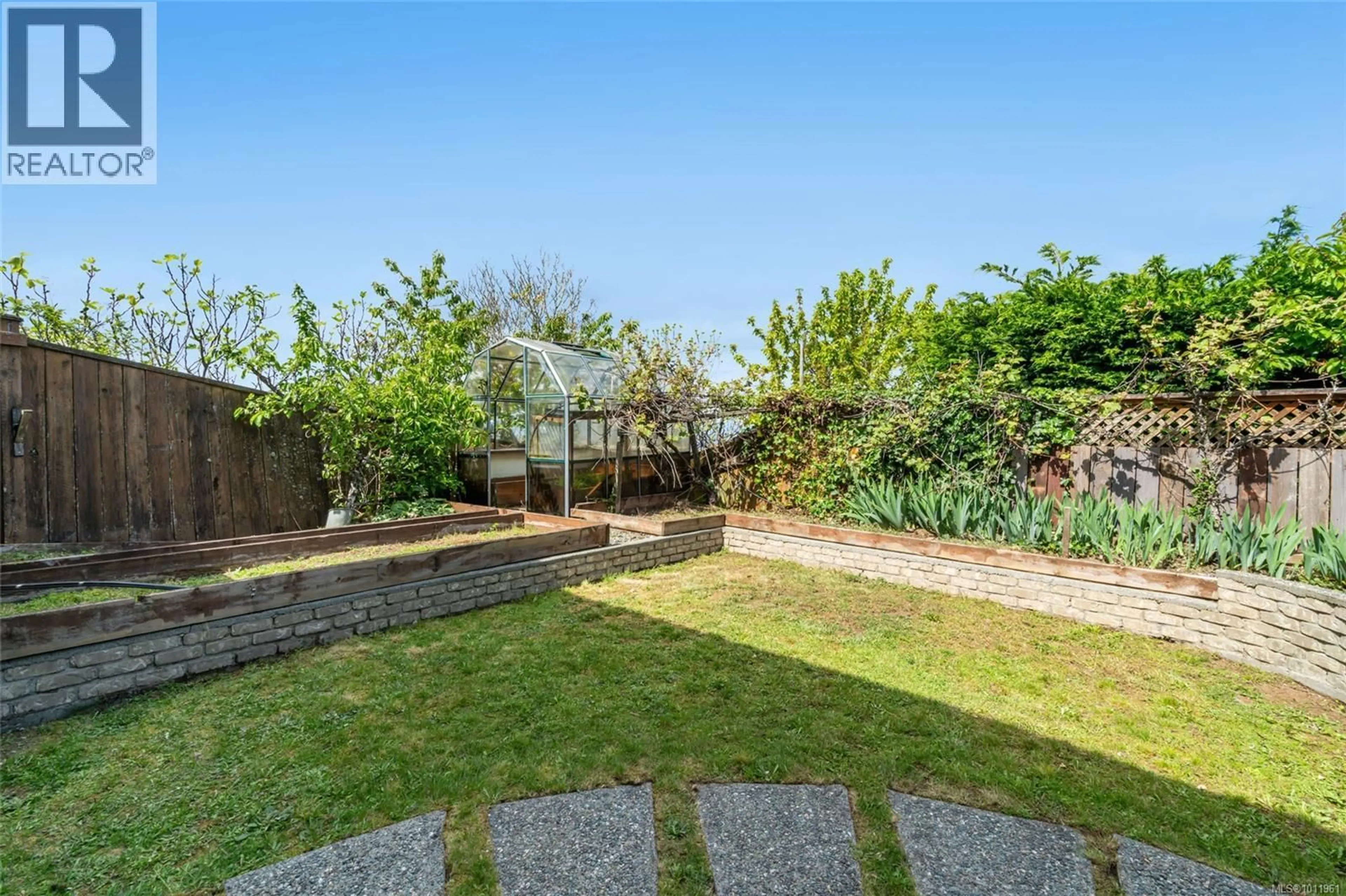 A pic from outside/outdoor area/front of a property/back of a property/a pic from drone, unknown for 4956 BELLA VISTA CRESCENT, Nanaimo British Columbia V9V1M5