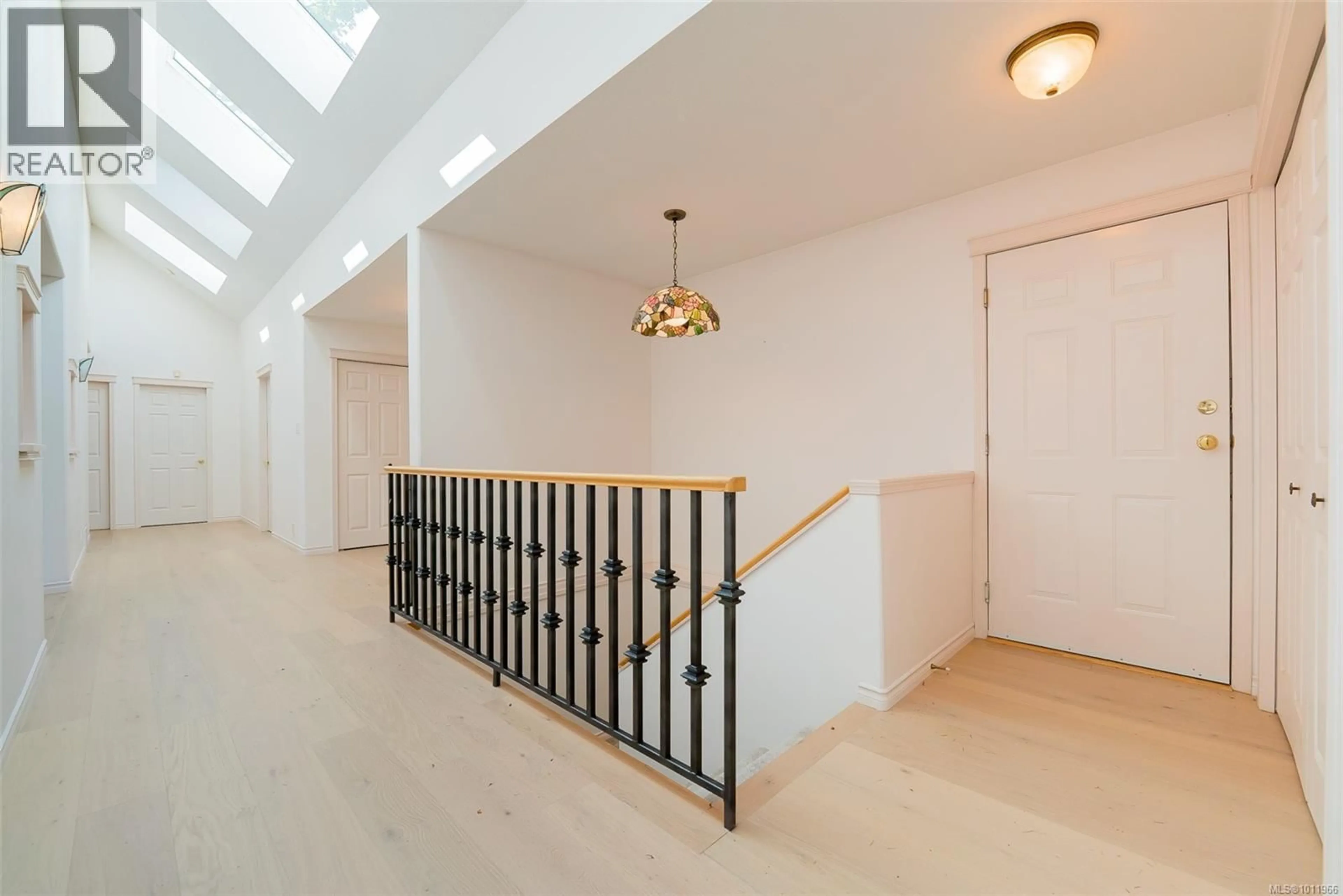 Indoor foyer for 5030 LIMBERIS DRIVE, Ladysmith British Columbia V9G1M6