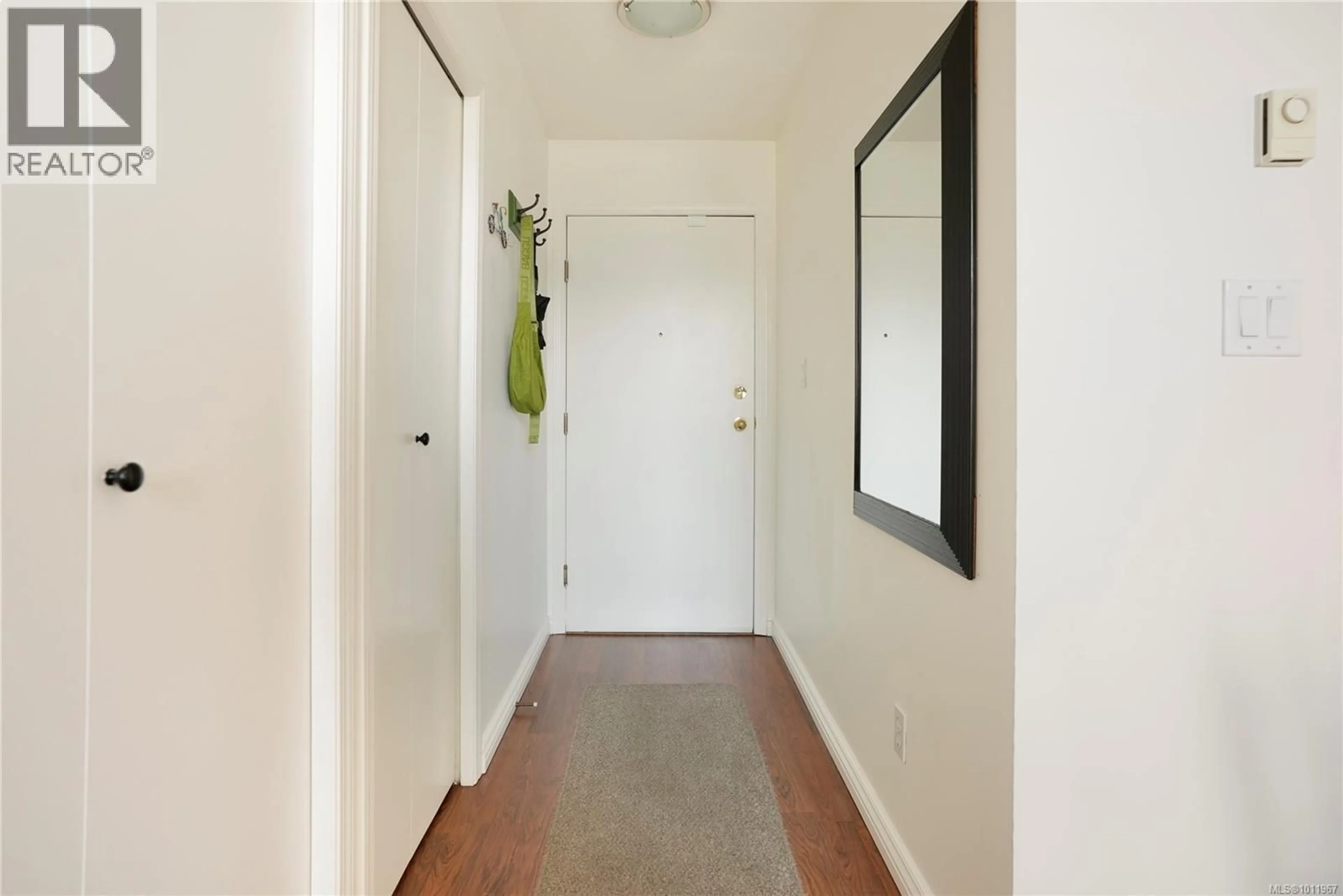 Indoor entryway for 407 - 827 NORTH PARK STREET, Victoria British Columbia V8W1S9