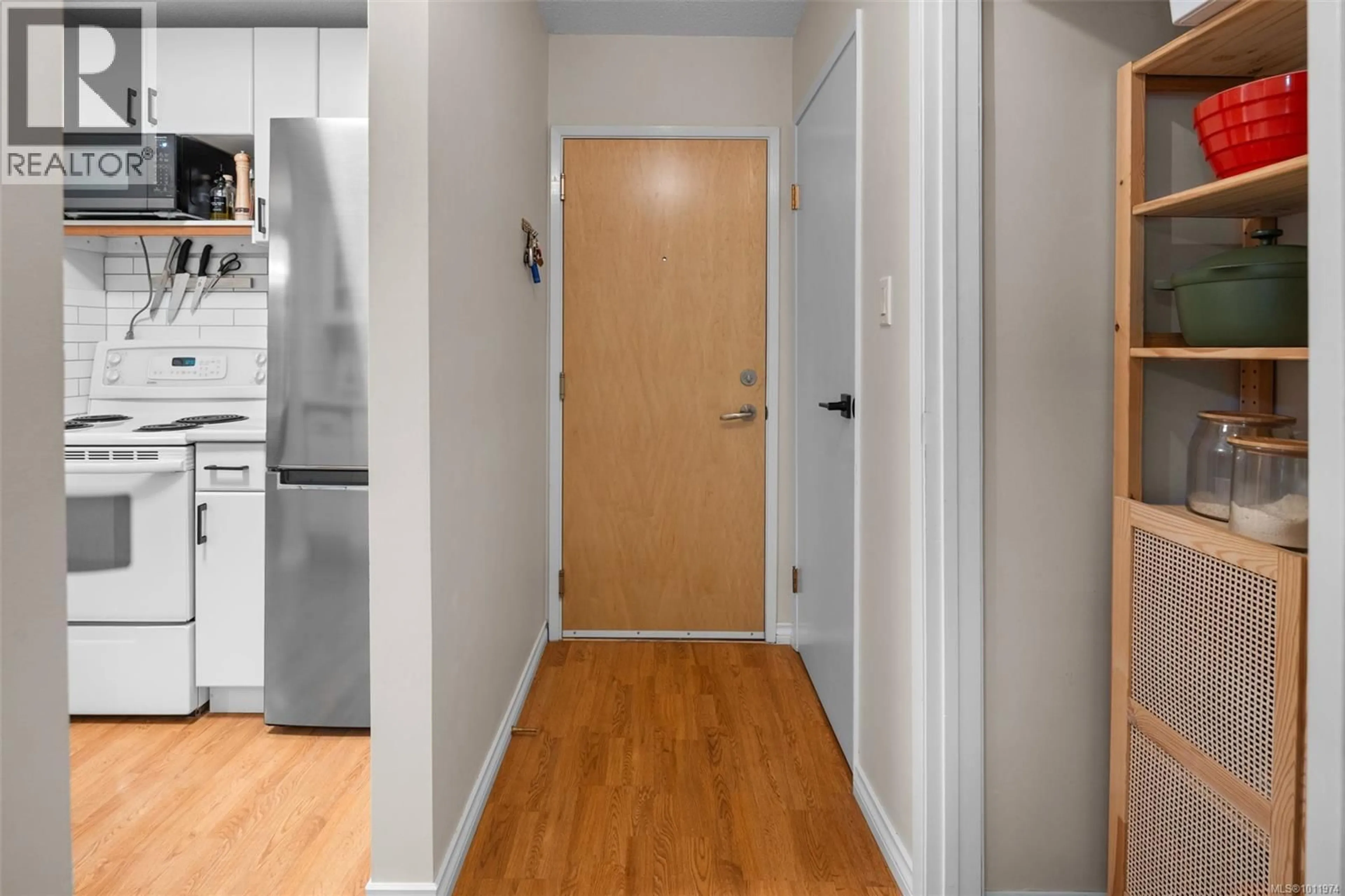Indoor entryway for 203 - 3244 SEATON STREET, Saanich British Columbia V8Z3V7
