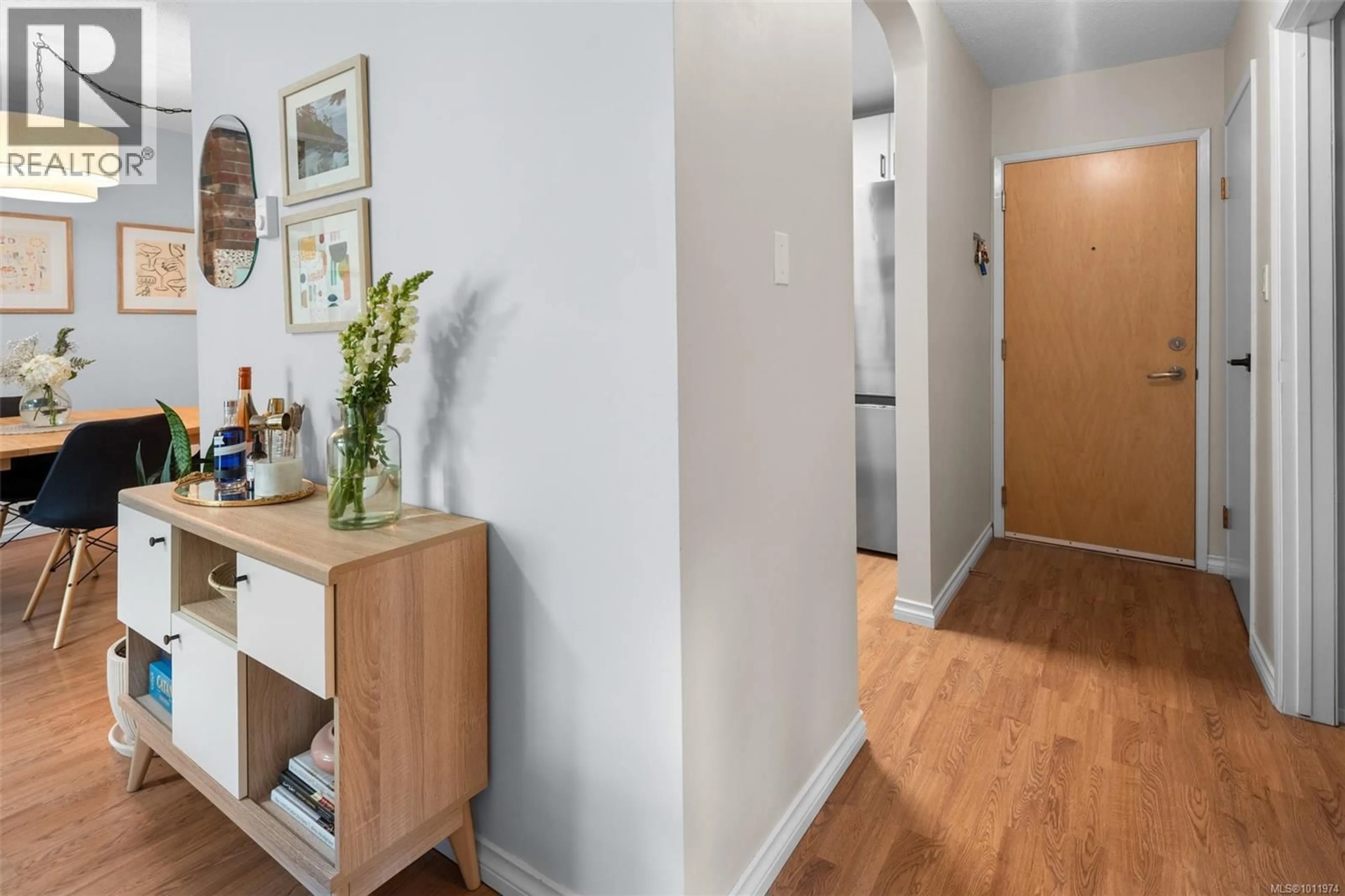 Indoor entryway for 203 - 3244 SEATON STREET, Saanich British Columbia V8Z3V7