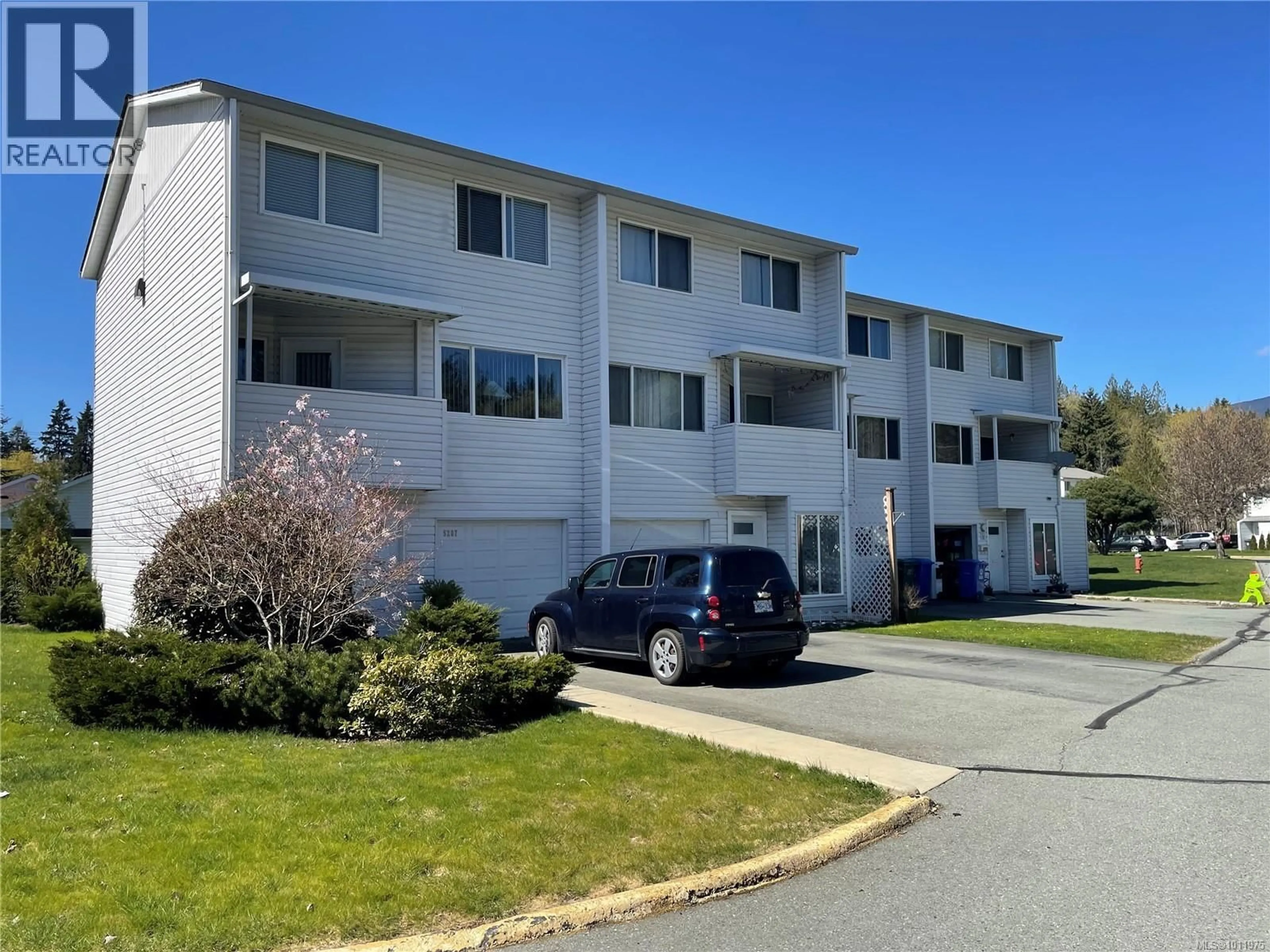 A pic from outside/outdoor area/front of a property/back of a property/a pic from drone, unknown for 5207 GERTRUDE STREET, Port Alberni British Columbia V9Y6L1