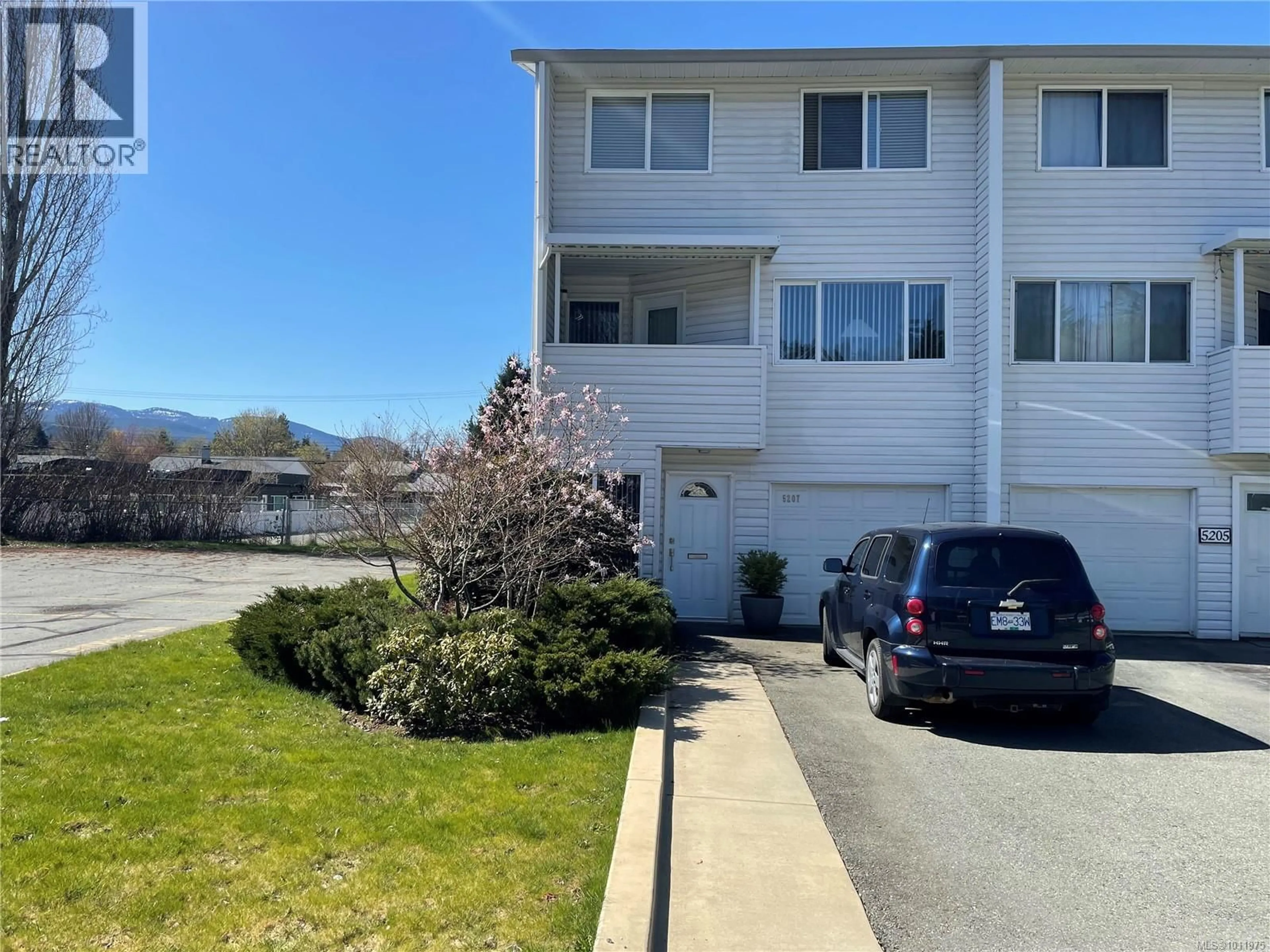 A pic from outside/outdoor area/front of a property/back of a property/a pic from drone, street for 5207 GERTRUDE STREET, Port Alberni British Columbia V9Y6L1