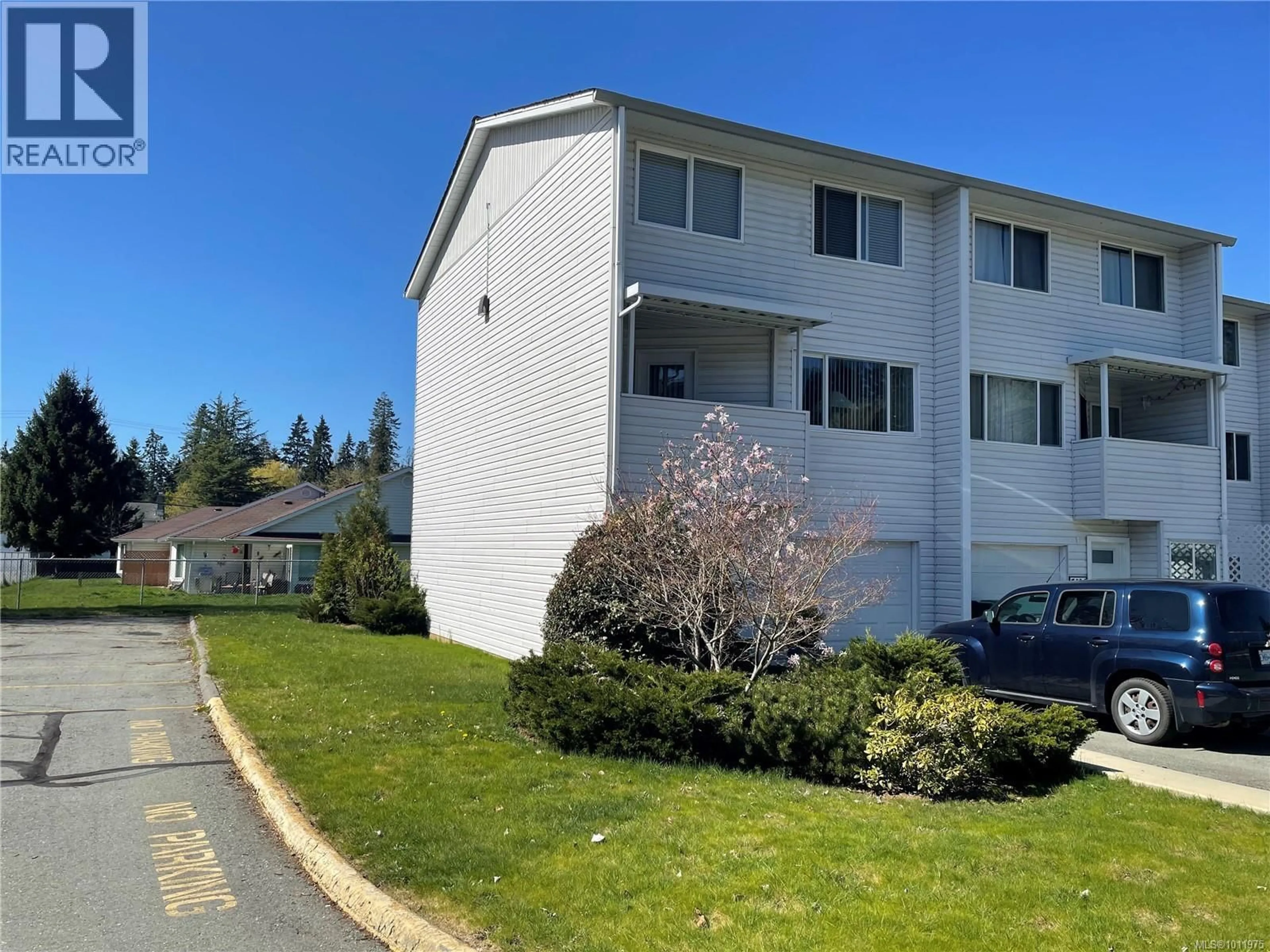 A pic from outside/outdoor area/front of a property/back of a property/a pic from drone, unknown for 5207 GERTRUDE STREET, Port Alberni British Columbia V9Y6L1