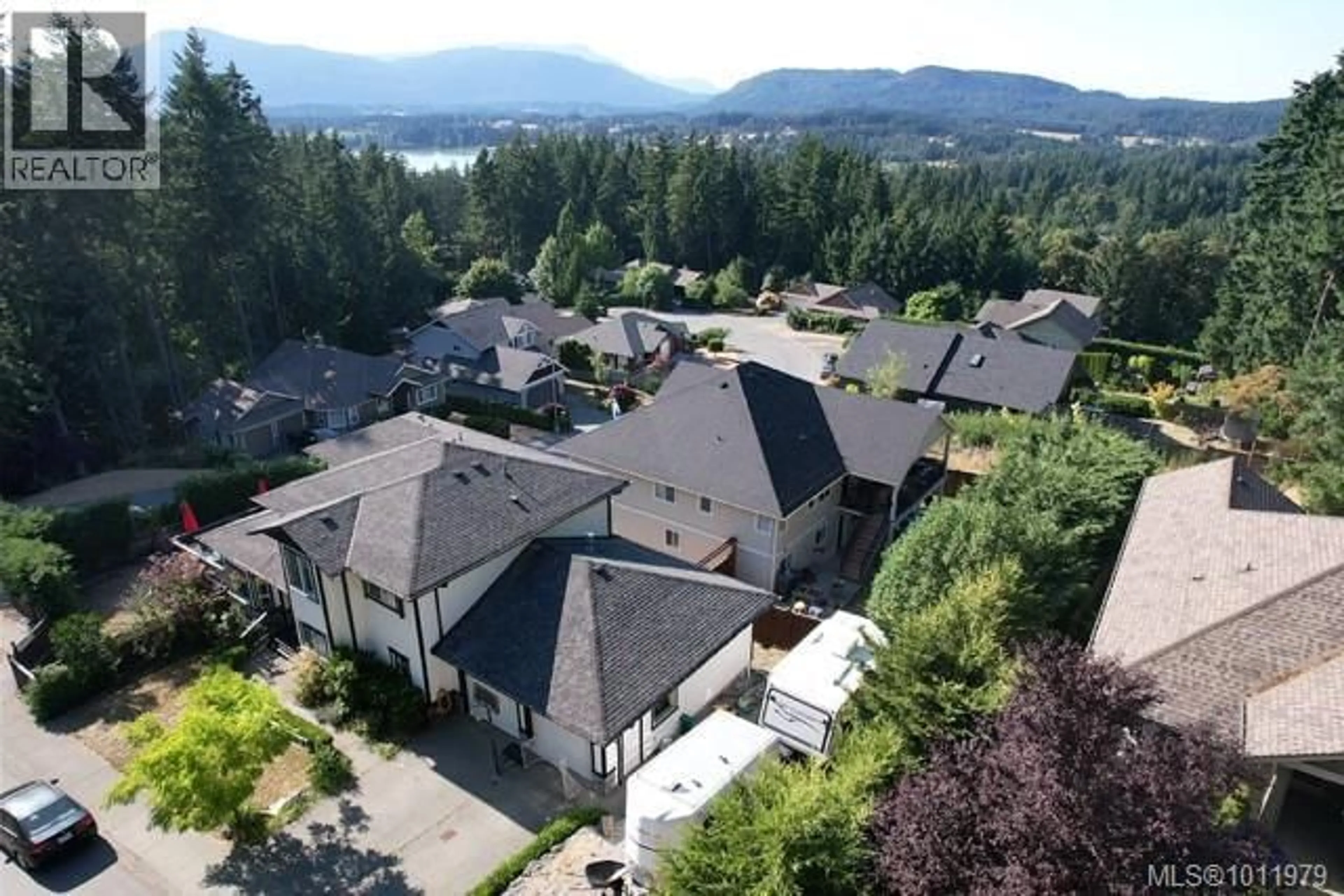 A pic from outside/outdoor area/front of a property/back of a property/a pic from drone, mountain view for 1376 ALGONKIN ROAD, Duncan British Columbia V9L5N9