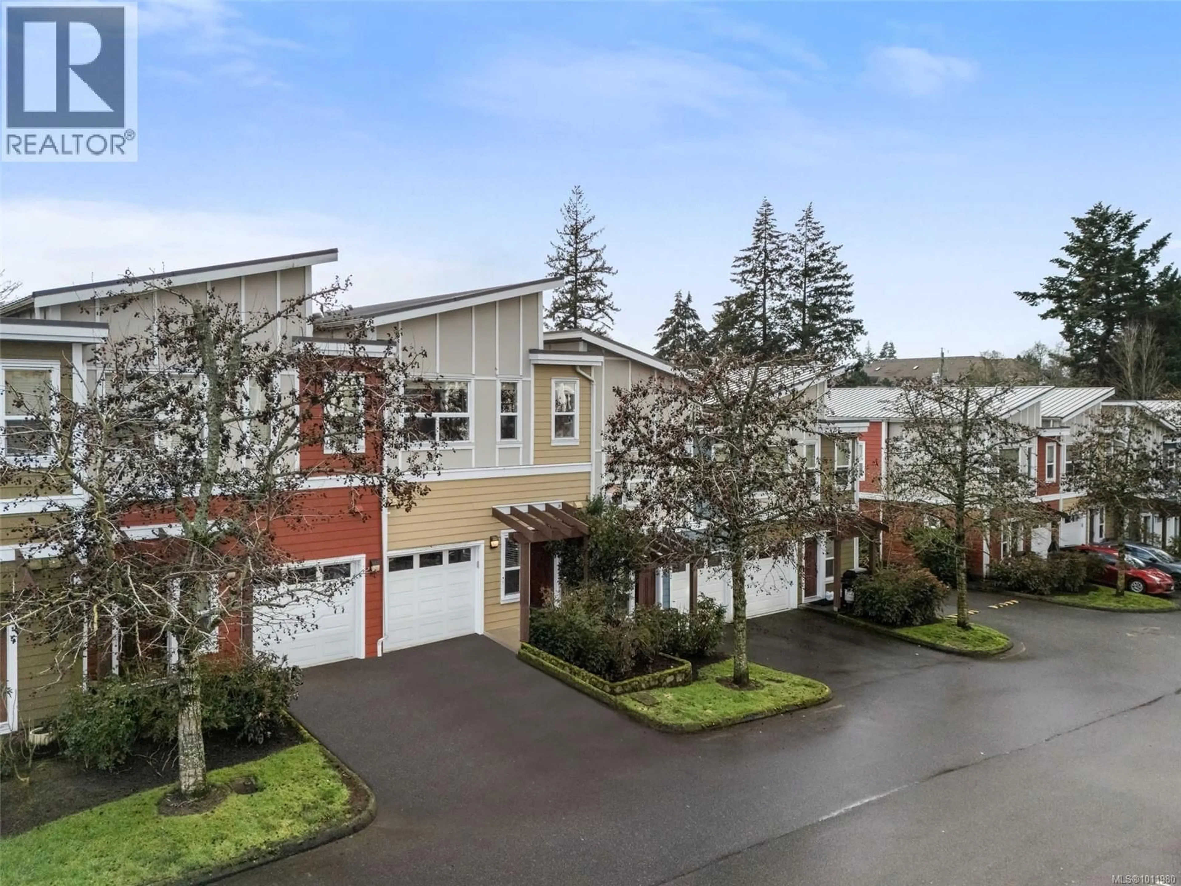 A pic from outside/outdoor area/front of a property/back of a property/a pic from drone, street for 860 BROCK AVENUE, Langford British Columbia V9B3C6