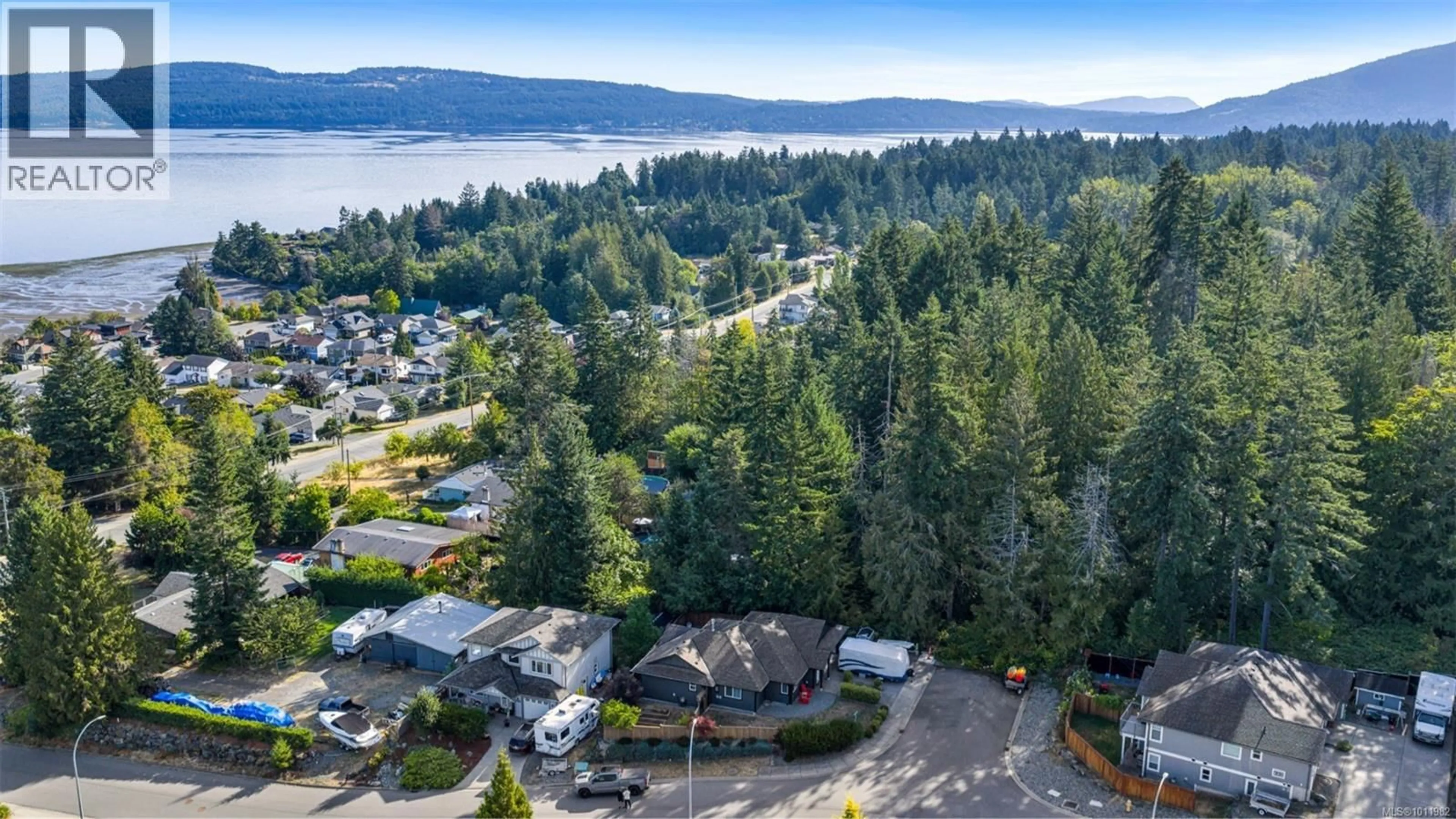A pic from outside/outdoor area/front of a property/back of a property/a pic from drone, water/lake/river/ocean view for 1501 TREETOP CLOSE, Crofton British Columbia V0R1R0