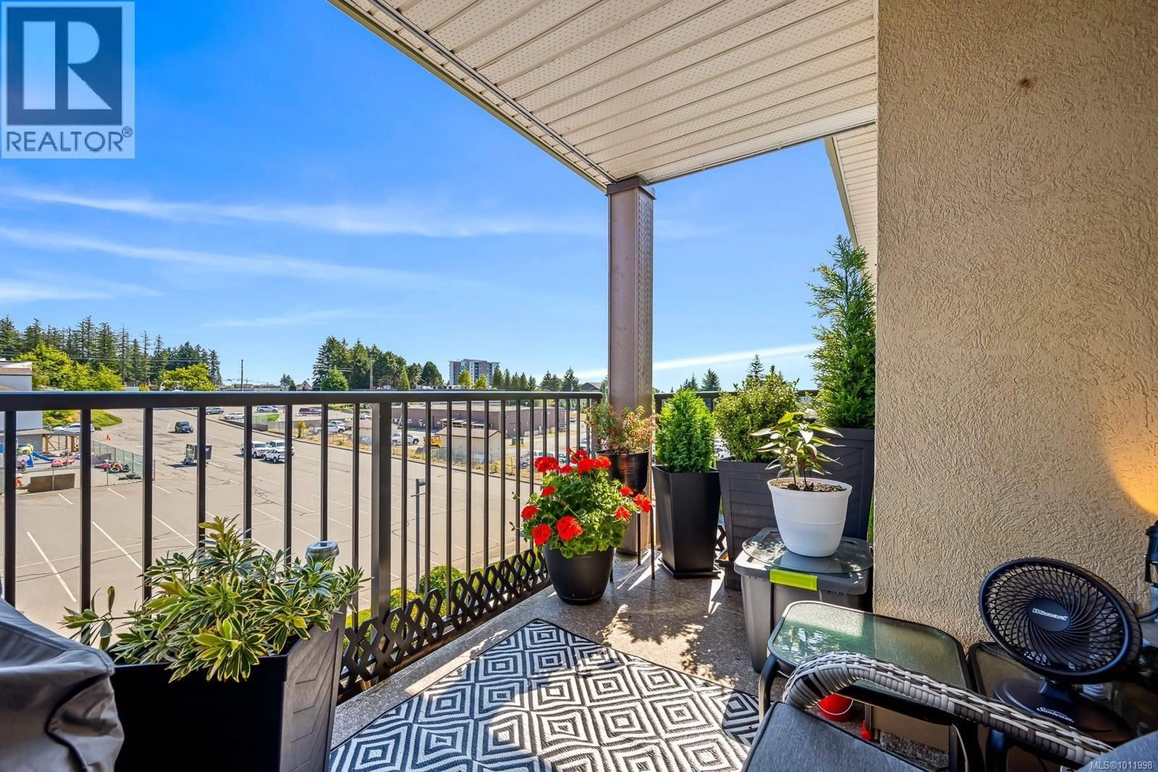 Patio, water/lake/river/ocean view for 402 - 280 DOGWOOD STREET SOUTH, Campbell River British Columbia V9W6Y7