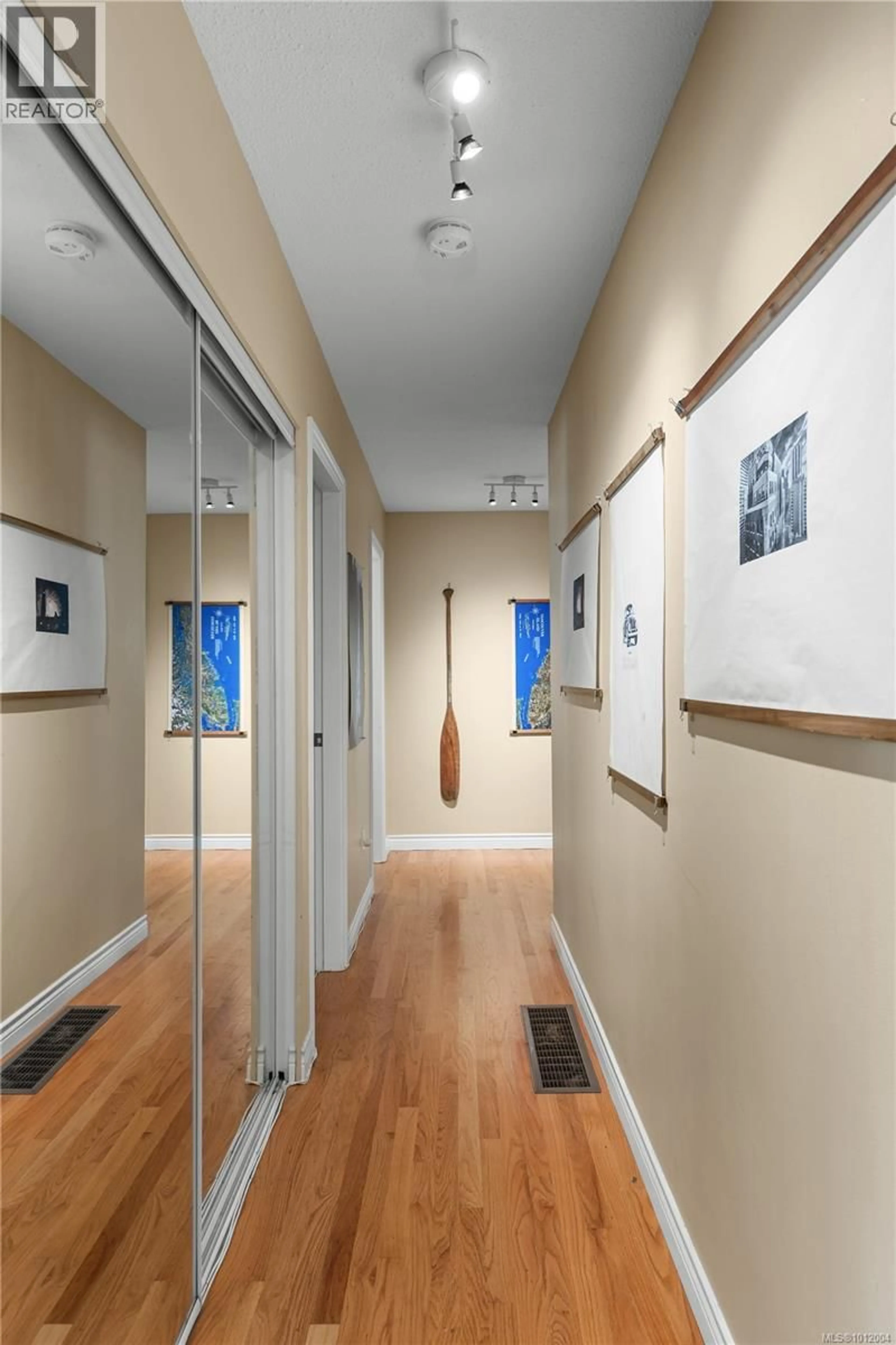 Indoor foyer for 1571 ARROW ROAD, Saanich British Columbia V8N1C8