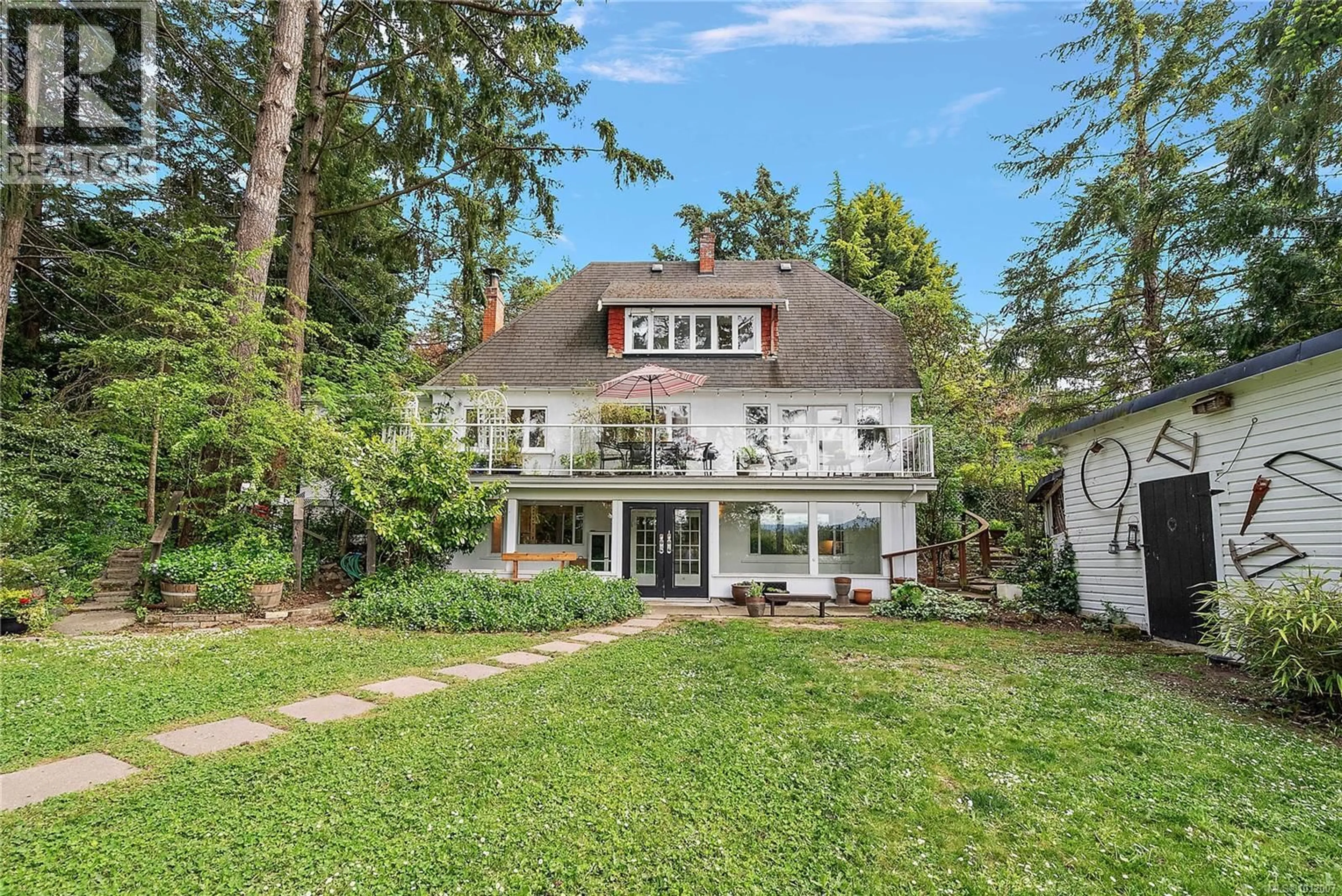 Patio, street for 3062 ADMIRALS ROAD, Saanich British Columbia V9A2R8