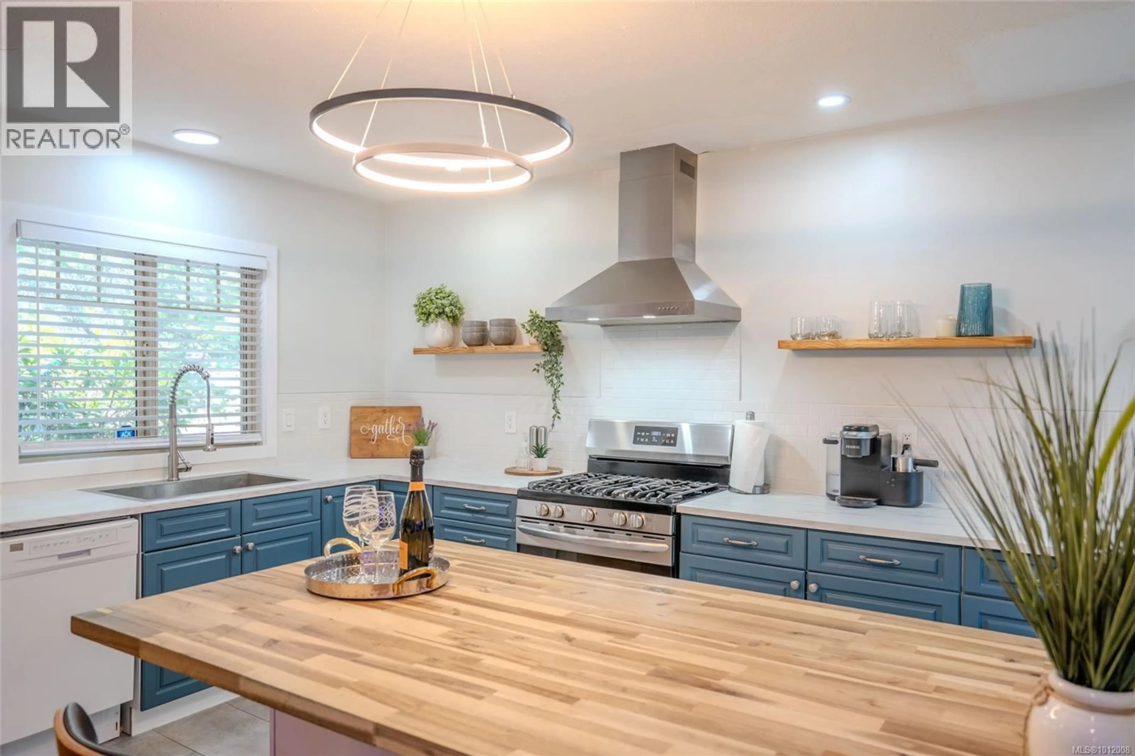 Contemporary kitchen, unknown for 2549 LABIEUX ROAD, Nanaimo British Columbia V9T3M8
