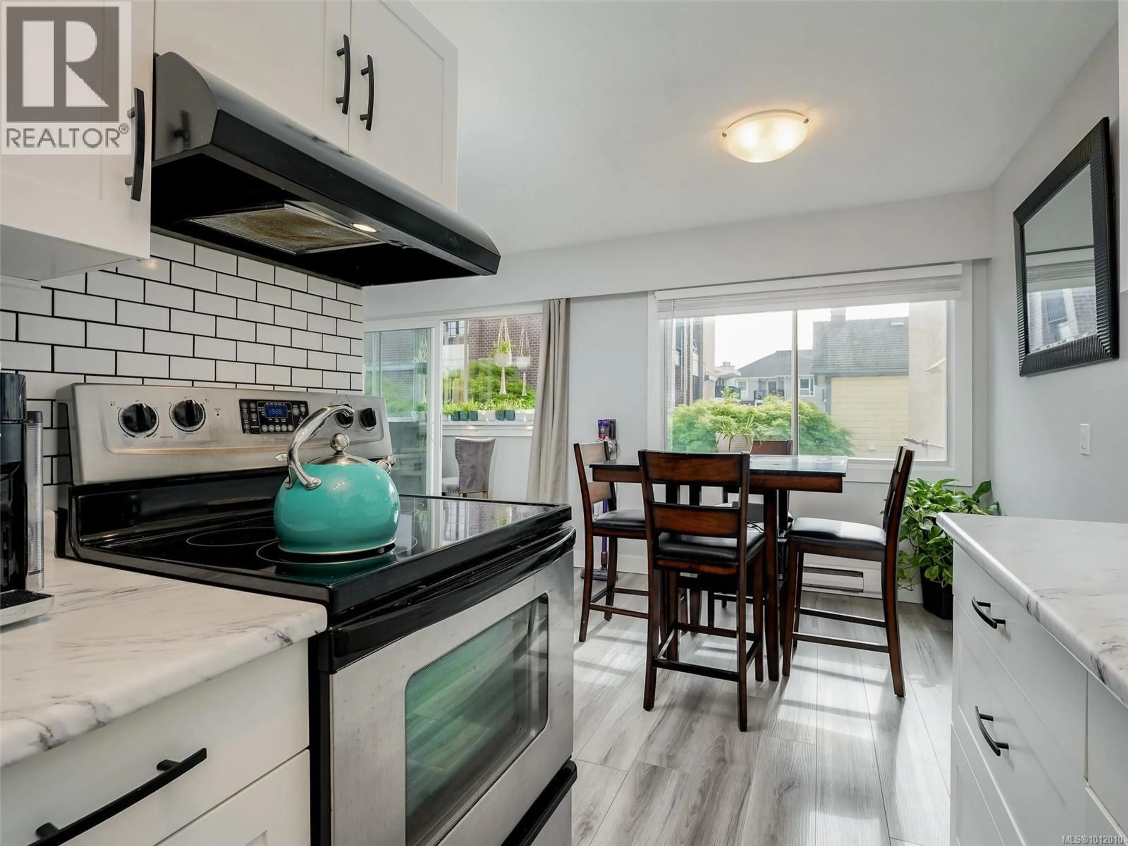 Open concept kitchen, ceramic/tile floor for 206 - 1000 MCCLURE STREET, Victoria British Columbia V8V3E9