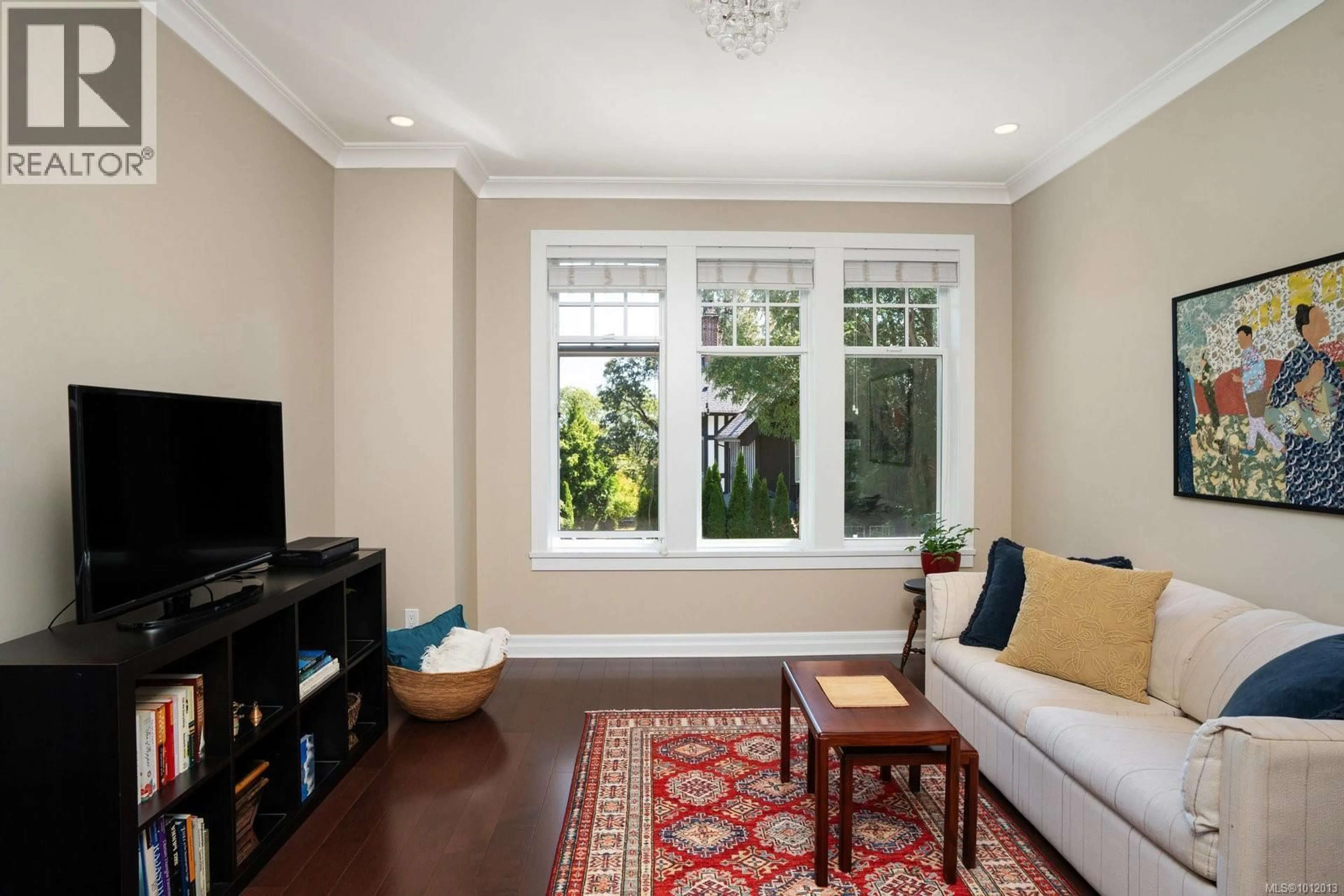 Living room with furniture, unknown for 6 - 1770 ROCKLAND AVENUE, Victoria British Columbia V8S1X2