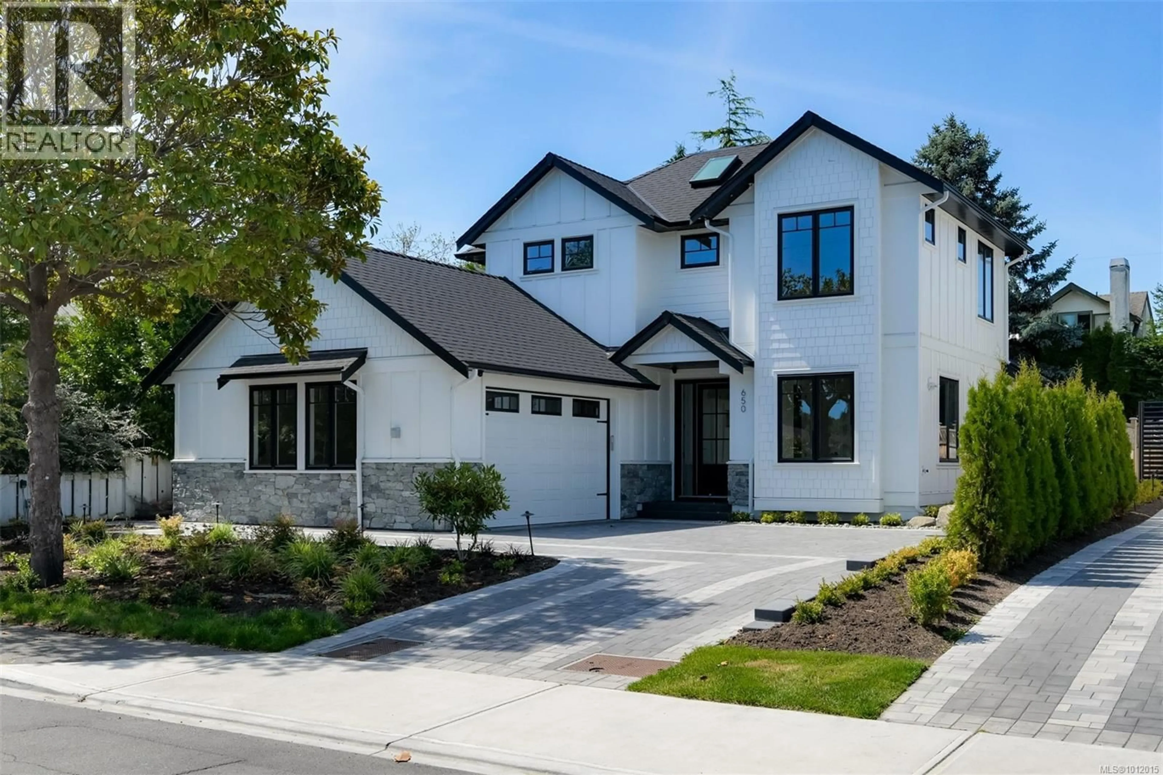 Home with brick exterior material, street for 650 MONTEREY AVENUE, Oak Bay British Columbia V8S4T9