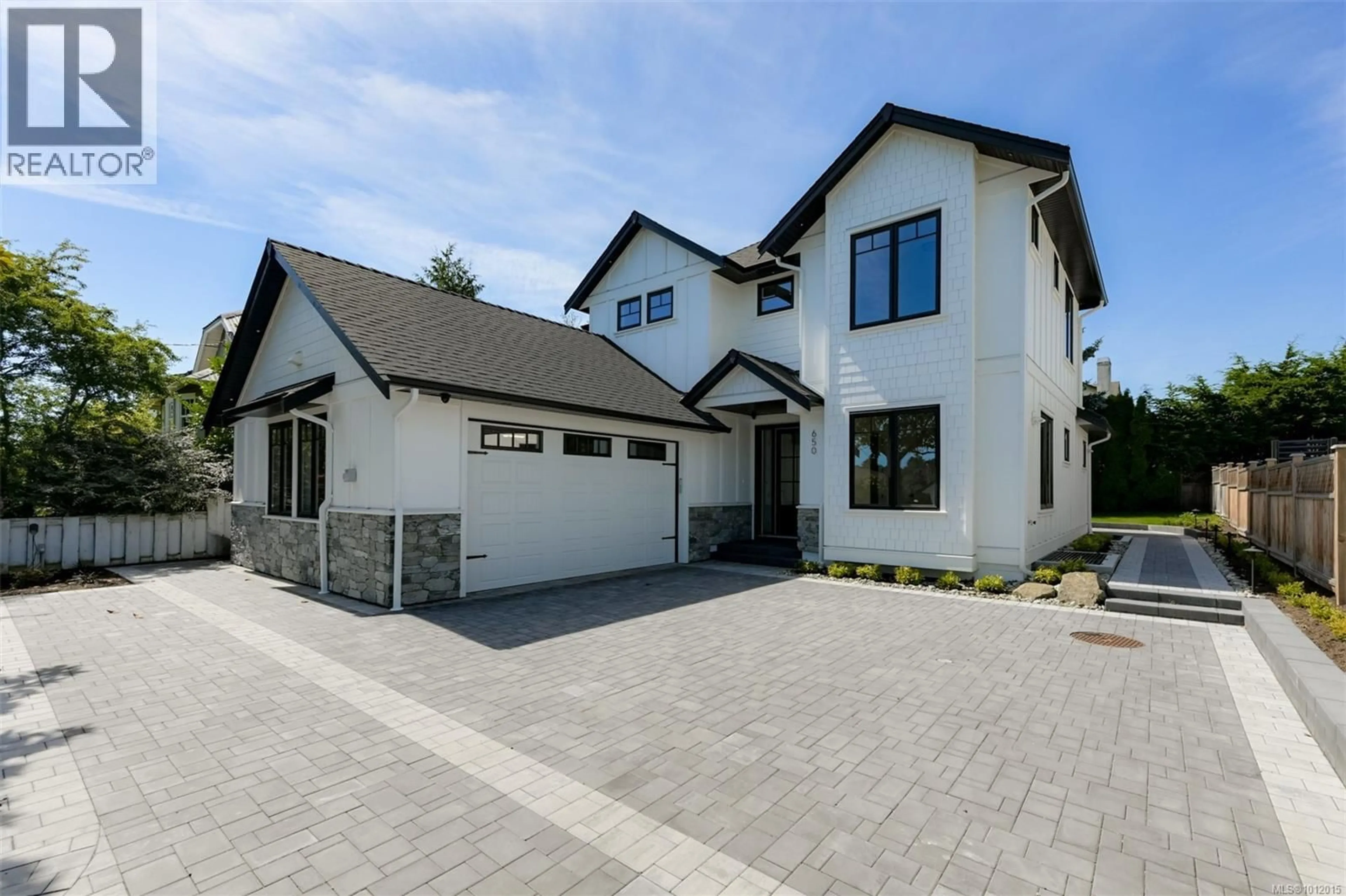 Home with brick exterior material, street for 650 MONTEREY AVENUE, Oak Bay British Columbia V8S4T9