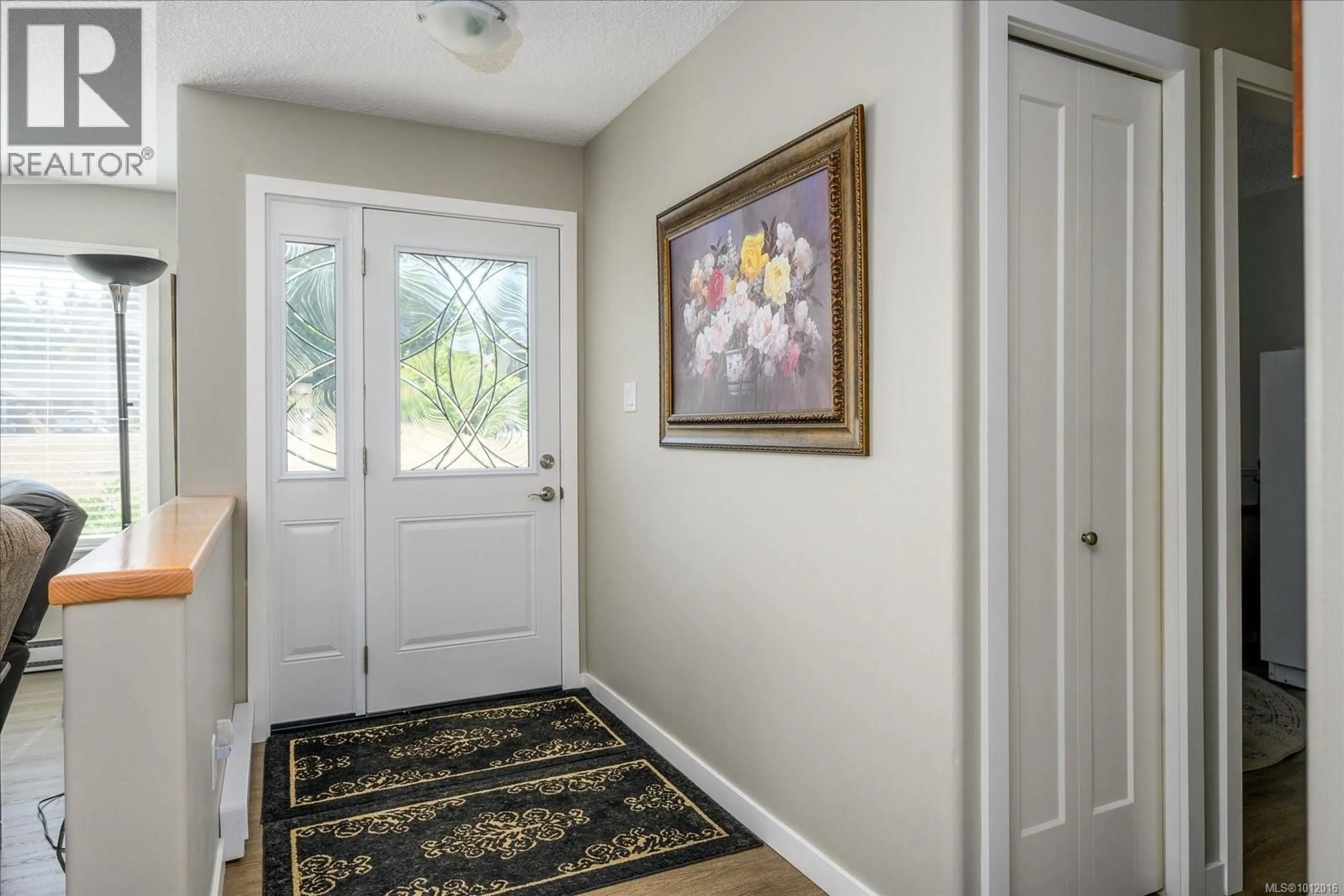 Indoor entryway for 2320 HEMER ROAD, Nanaimo British Columbia V9X1G9