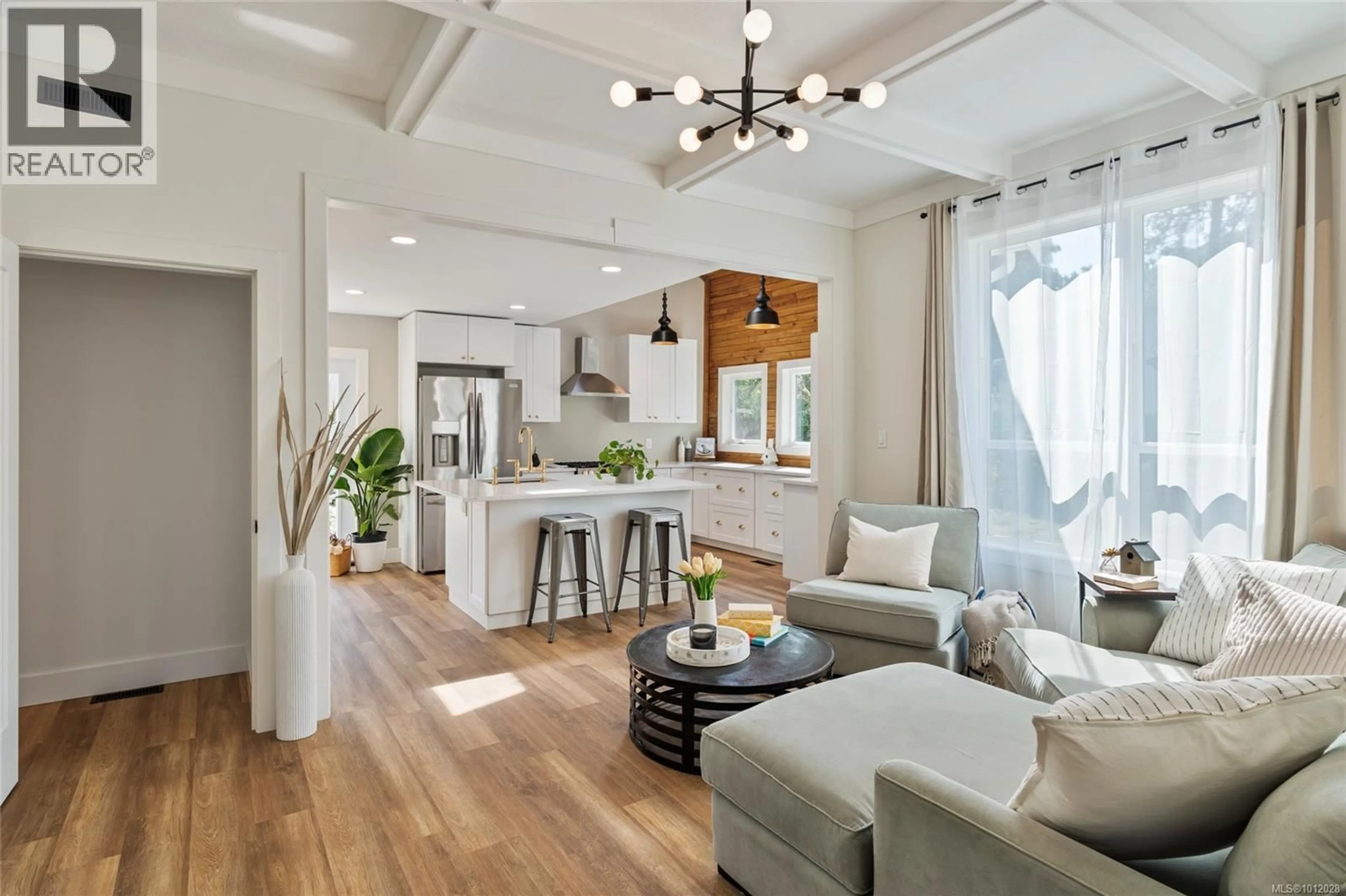 Open concept kitchen, unknown for 3223 IRMA STREET, Saanich British Columbia V9Z3R9