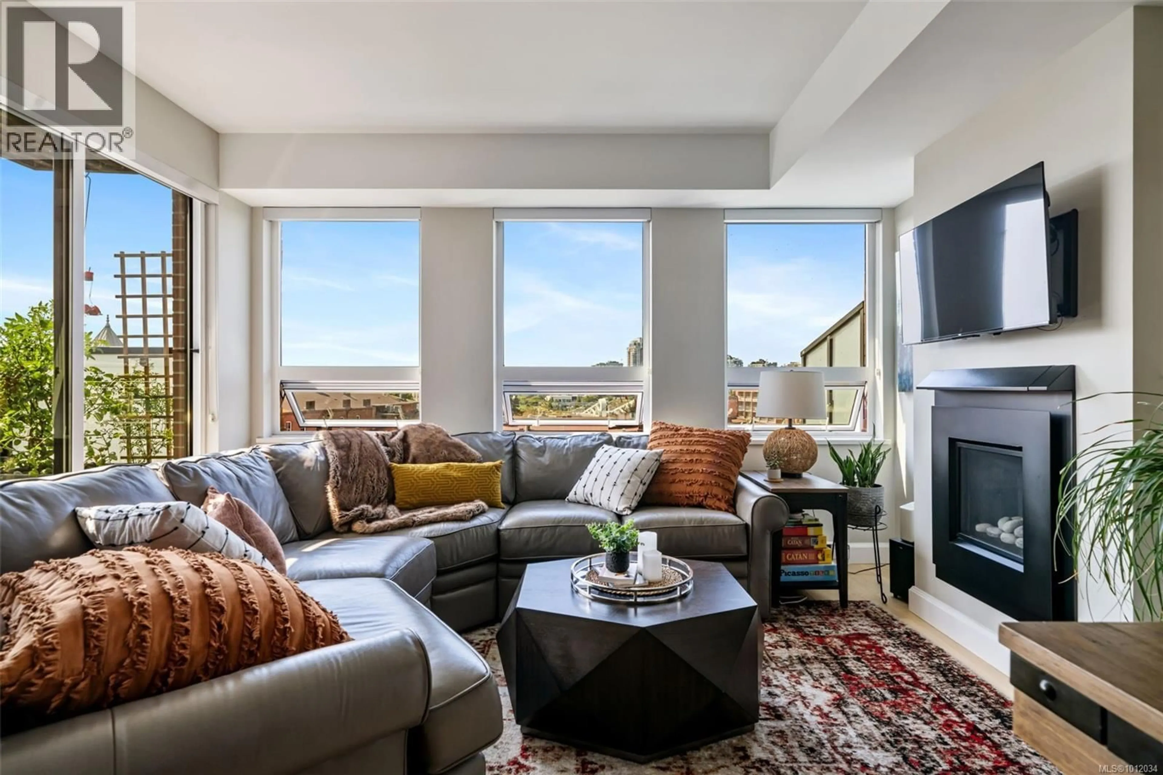 Living room with furniture, unknown for 407 - 595 PANDORA AVENUE, Victoria British Columbia V8W1N5