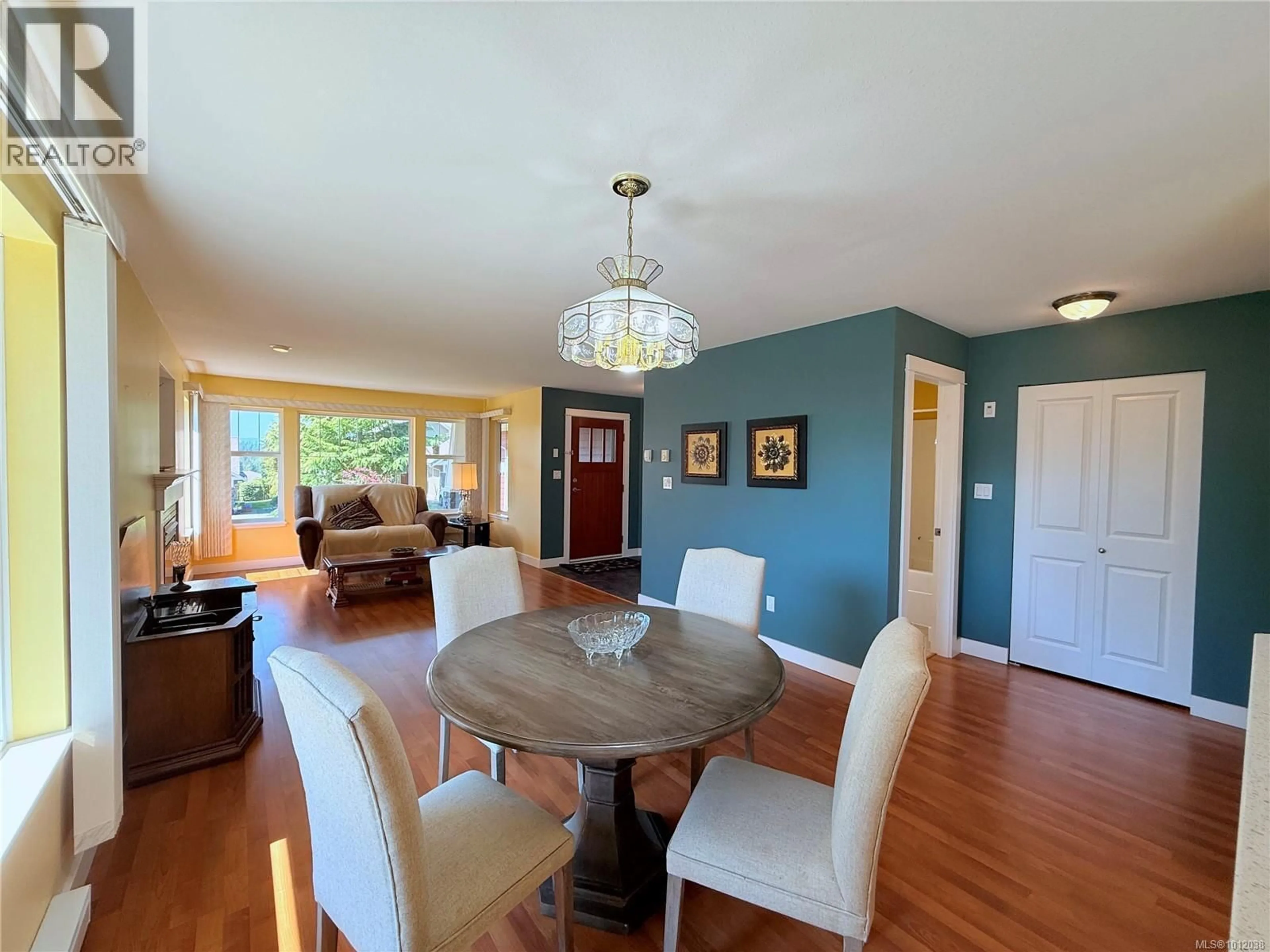 Dining room, wood/laminate floor for 6 - 769 MERECROFT ROAD, Campbell River British Columbia V9H8H6