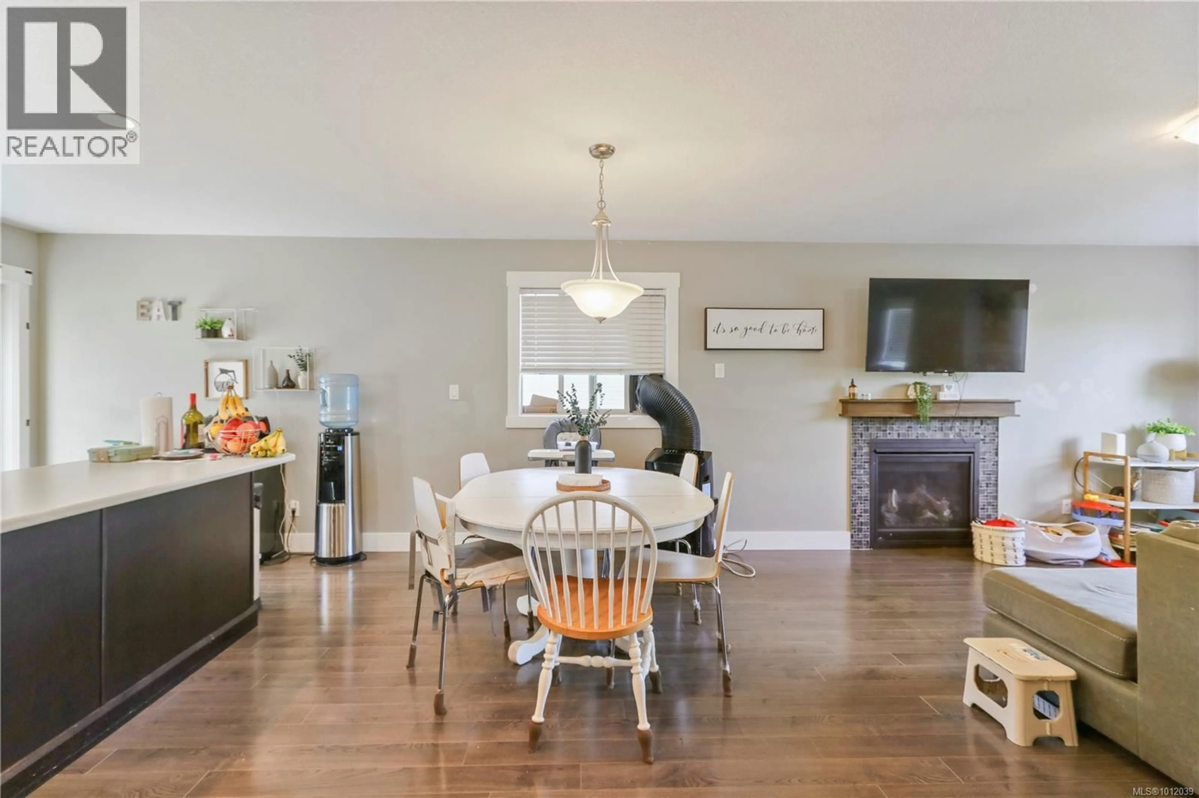 Open concept kitchen, wood/laminate floor for 1538 CATCHER ROAD, Nanaimo British Columbia V9R6Z6