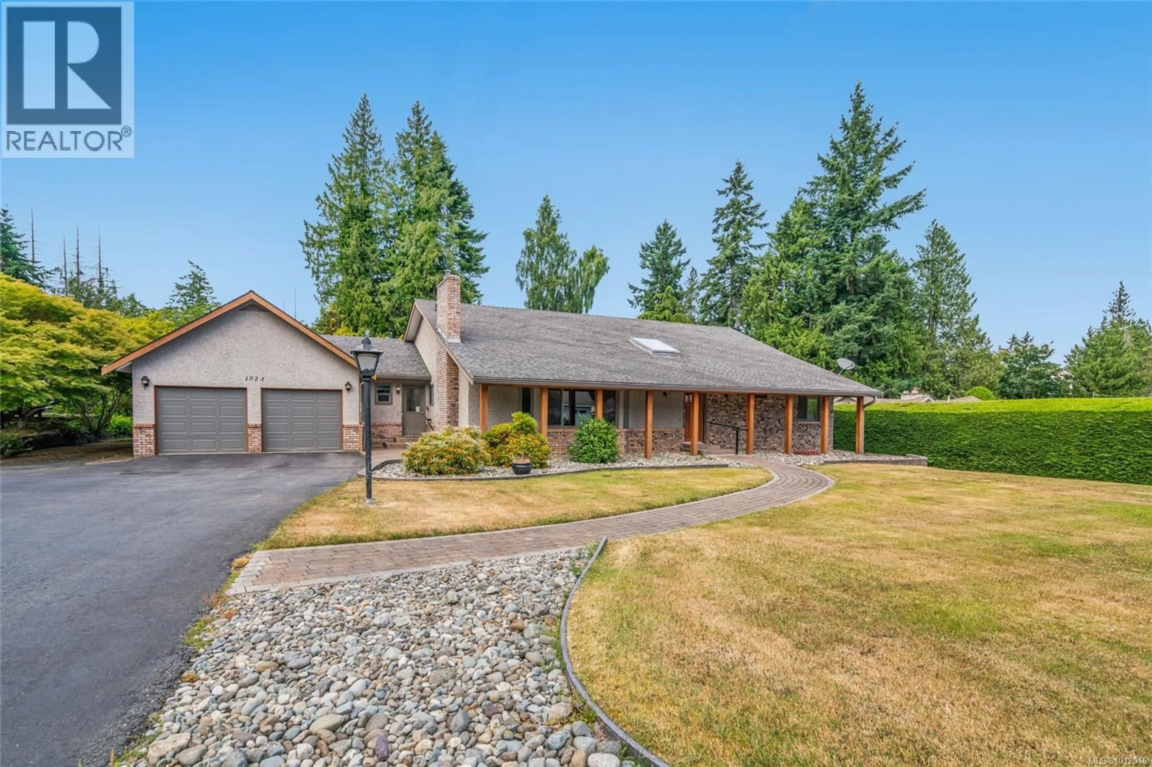 A pic from outside/outdoor area/front of a property/back of a property/a pic from drone, unknown for 1023 HARLEQUIN ROAD, Qualicum Beach British Columbia V9K1E2